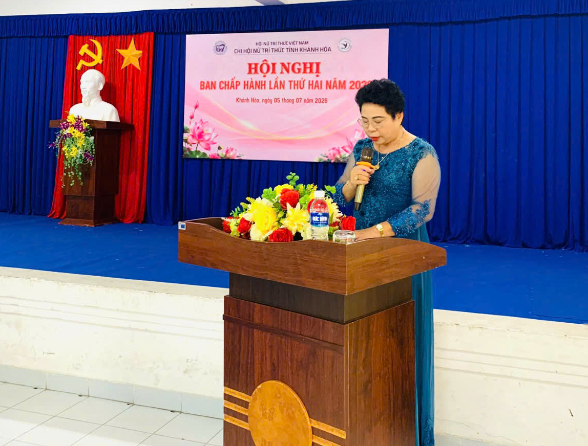 NGƯT, PGS.TS Nguyễn Thị Thúy Hường phát biểu khai mạc Hội nghị BCH Chi hội nữ trí thức tỉnh Khánh Hòa lần thứ nhất năm 2026