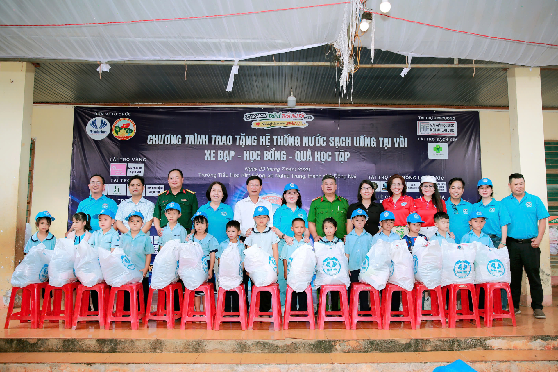  Trao tặng hệ thống nước sạch uống tại vòi, xe đạp, học bổng, quà học tập cho học sinh nghèo vượt khó tại Trường tiểu học Kim Đồng, xã Nghĩa Trung, thành phố Đồng Nai  