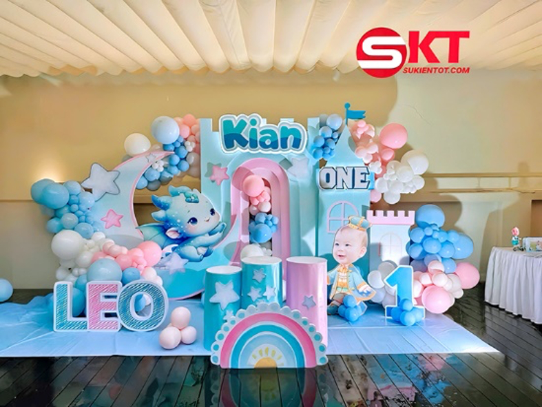 Tổ chức sự kiện sinh nhật cho Bé với sân khấu đa sắc màu