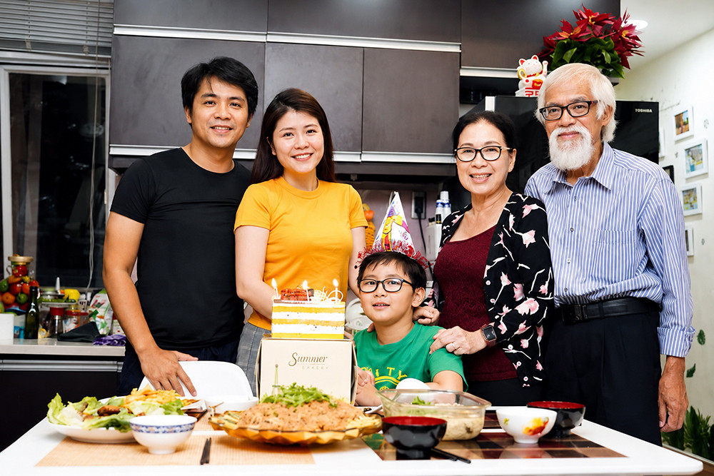 Gia đình hạnh phúc của nghệ sĩ Kim Xuân, với người chồng đồng hành thấu hiểu và chia sẻ với công việc của chị