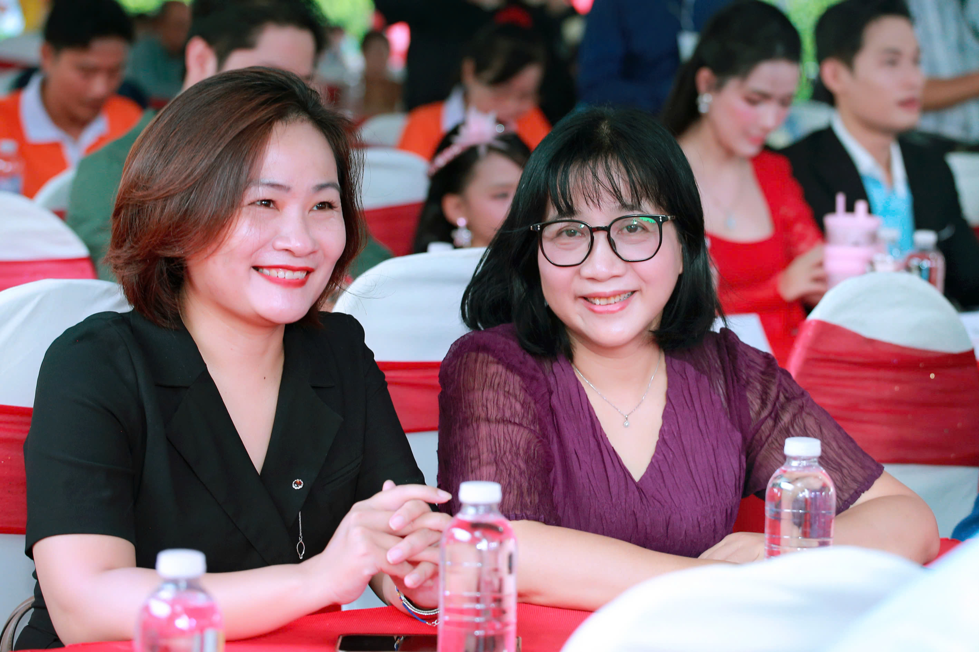 Bà Chu Thị Thu Hằng -Tổng biên tập Tạp chí Phụ Nữ Mới và bà Nguyễn Thị Thu Hà -Phó tổng biên tập Báo Tuổi trẻ điện tử tại sự kiện khai mạc Lễ hội