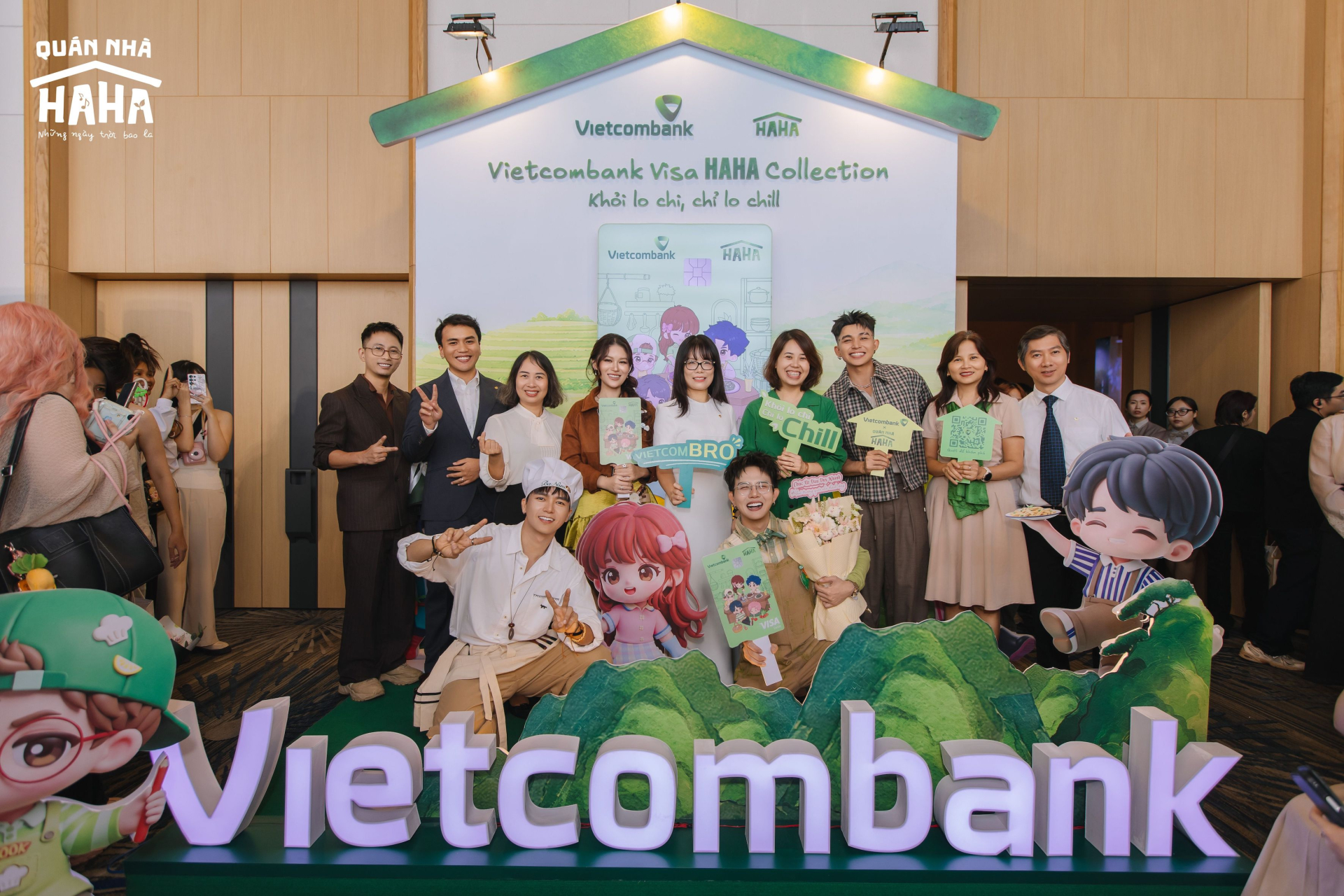 Nhiều bạn bè nghệ sĩ đến chúc mừng dàn cast