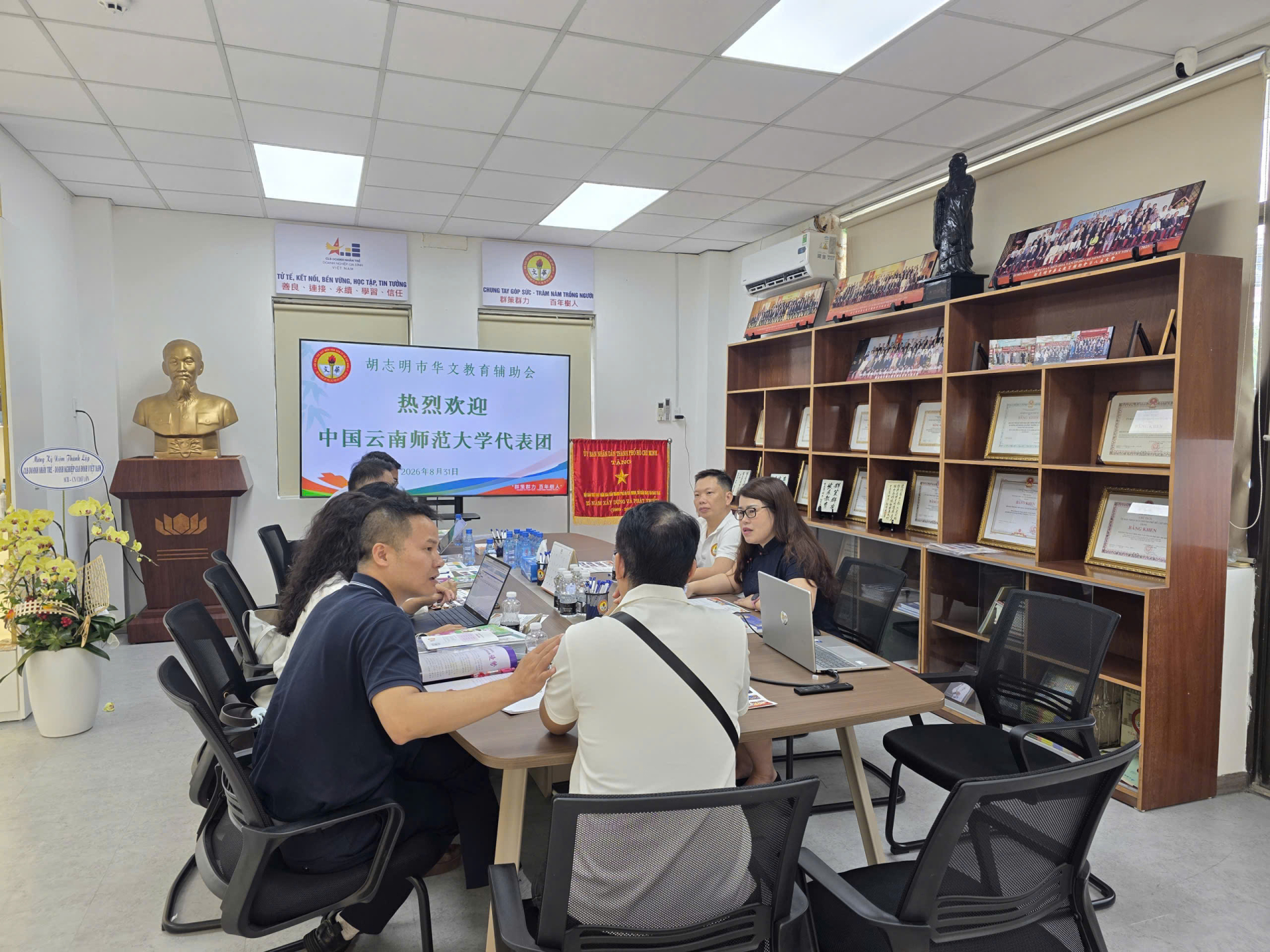 Đón tiếp và làm việc cùng đoàn giáo sư Trường ĐH sư phạm Vân Nam Trung Quốc