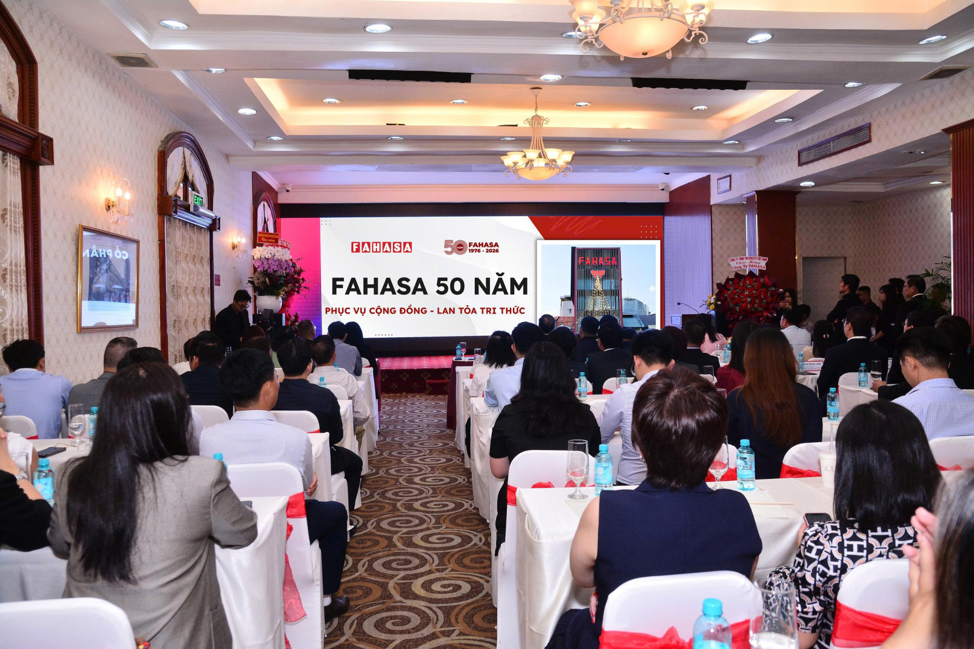Nhiều khách hàng , đối tác cùng đồng hành với hoạt động kỷ niệm 50 năm thành lập Fahasa