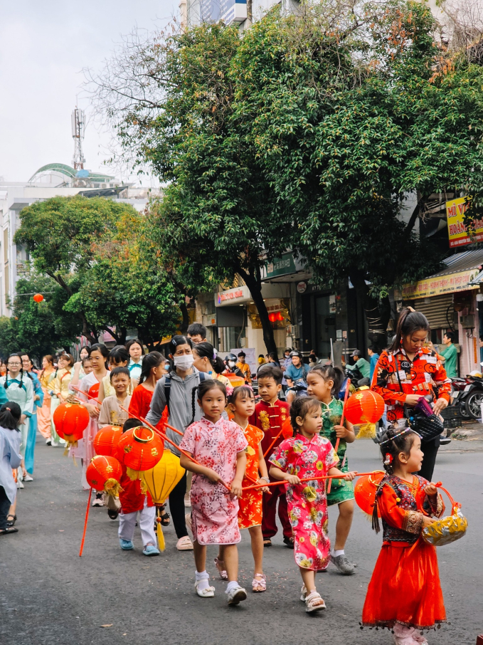 Khu vực Chợ Lớn của thành phố là nơi người Hoa tổ chức lễ hội Nguyên tiêu đông đảo, tập trung nhất. Ảnh: TUK
