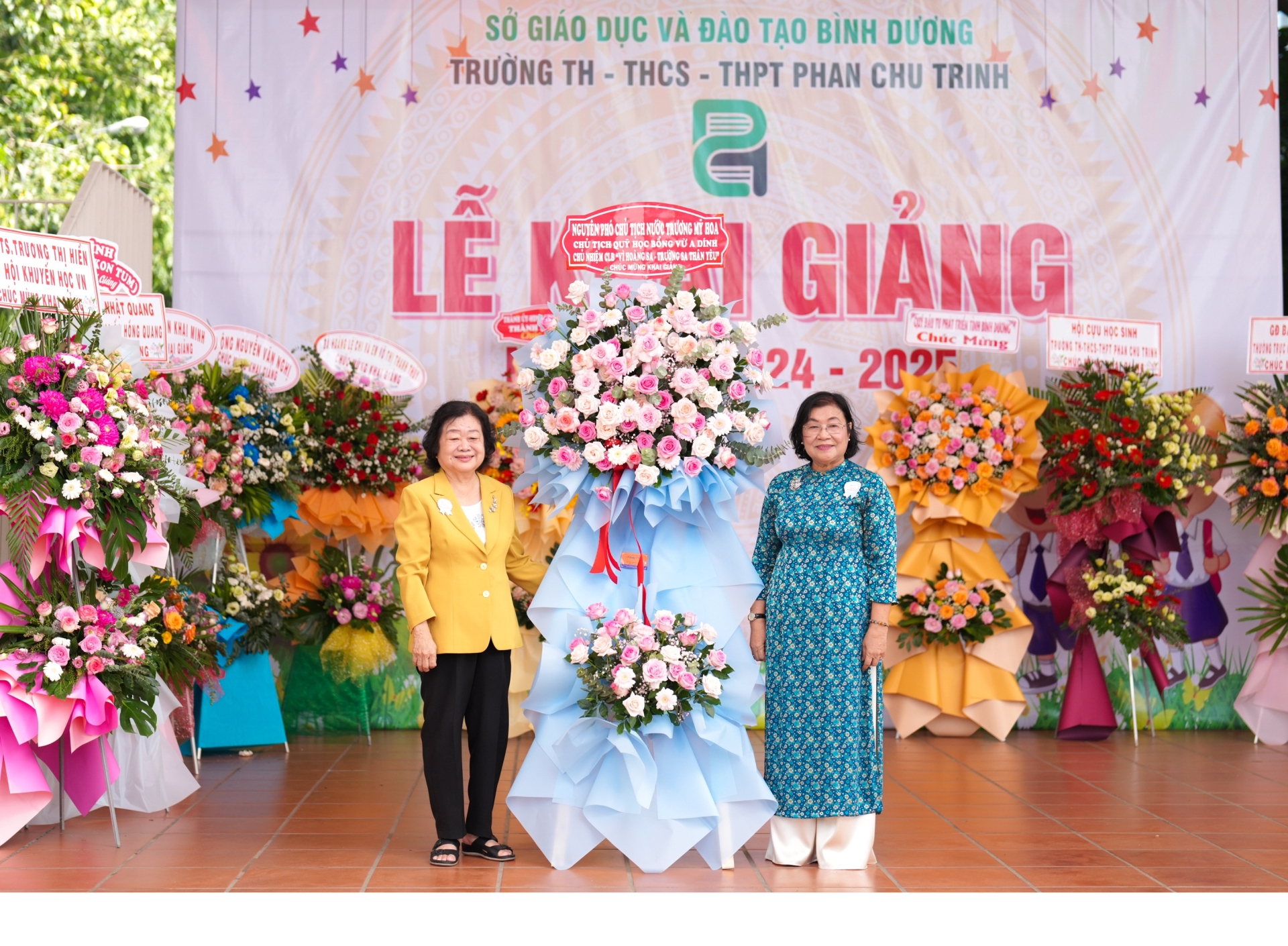 Trường Phan Chu Trinh là đơn vị nhiều năm liền đồng hành cùng Quỹ học bổng Vừ A Dính. 