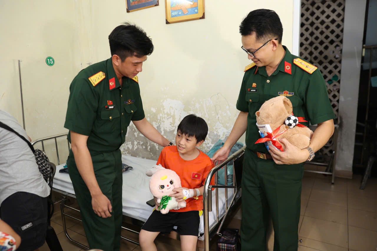 Gần đây nhất Thượng úy Lê Hoàng Hiệp có buổi giao lưu tại Bệnh viện Quân y 175. 