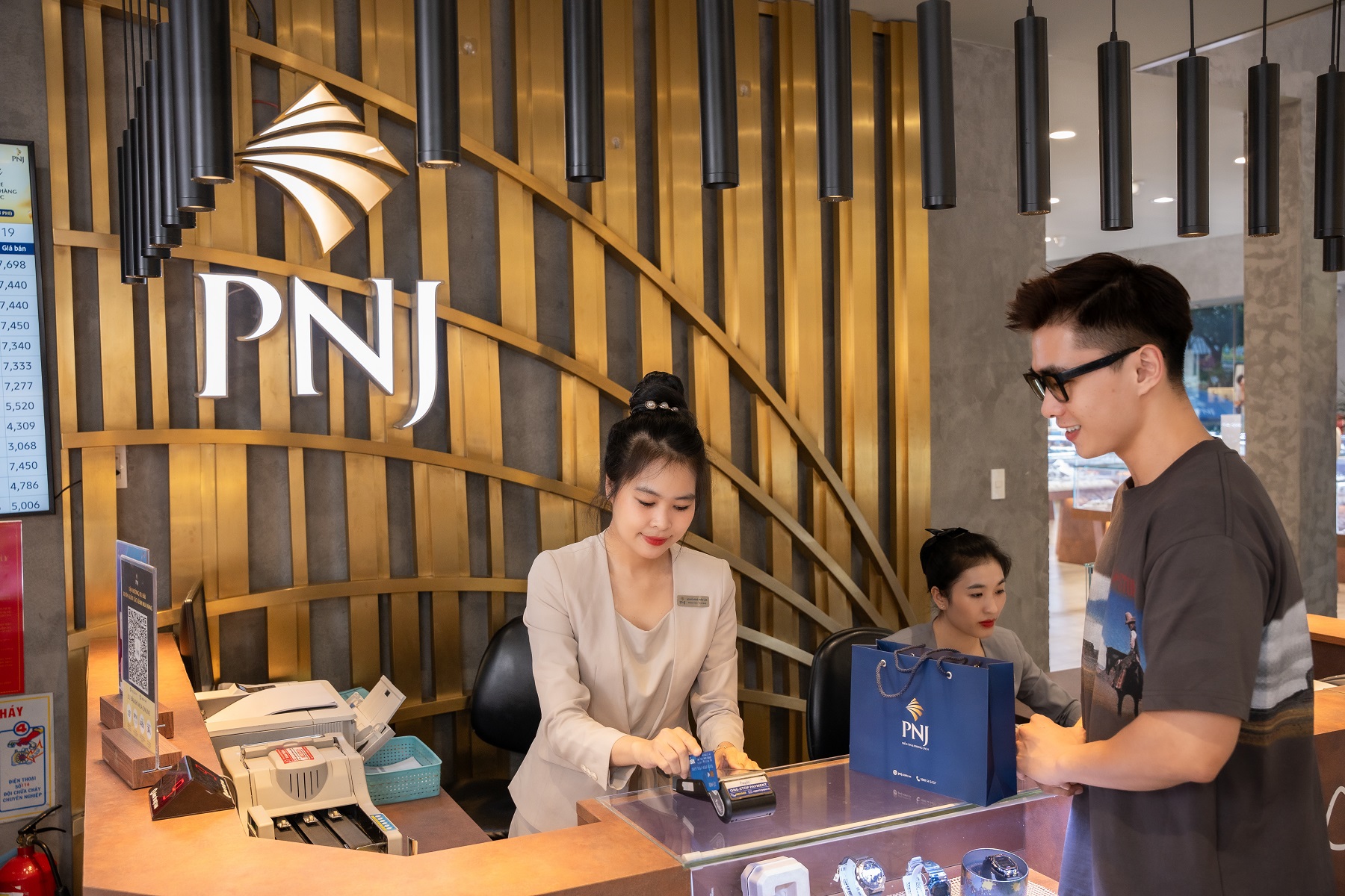 Sau kết luận thanh tra, PNJ nhận trách nhiệm và cam kết minh bạch.