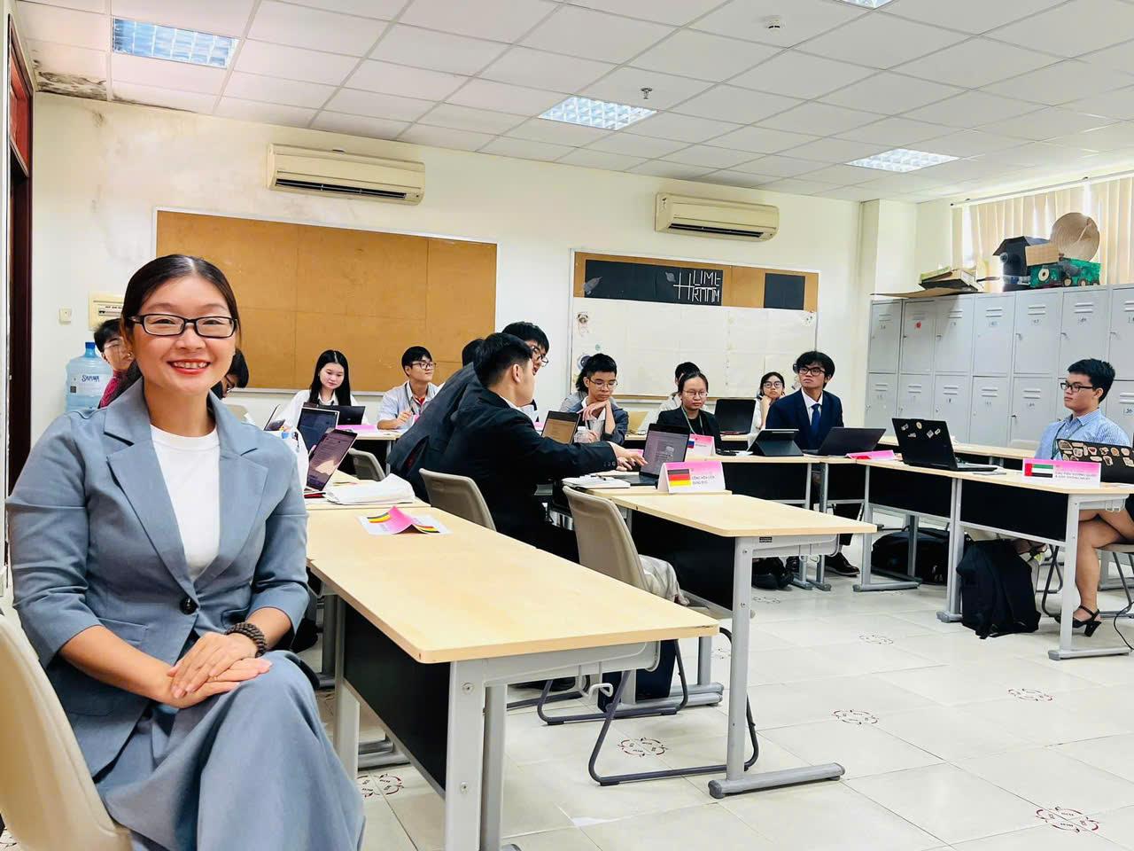 Tiến sĩ Nguyễn Thị Huyền Thảo là người đứng sau nhiều hoạt động sáng tạo của học sinh. 