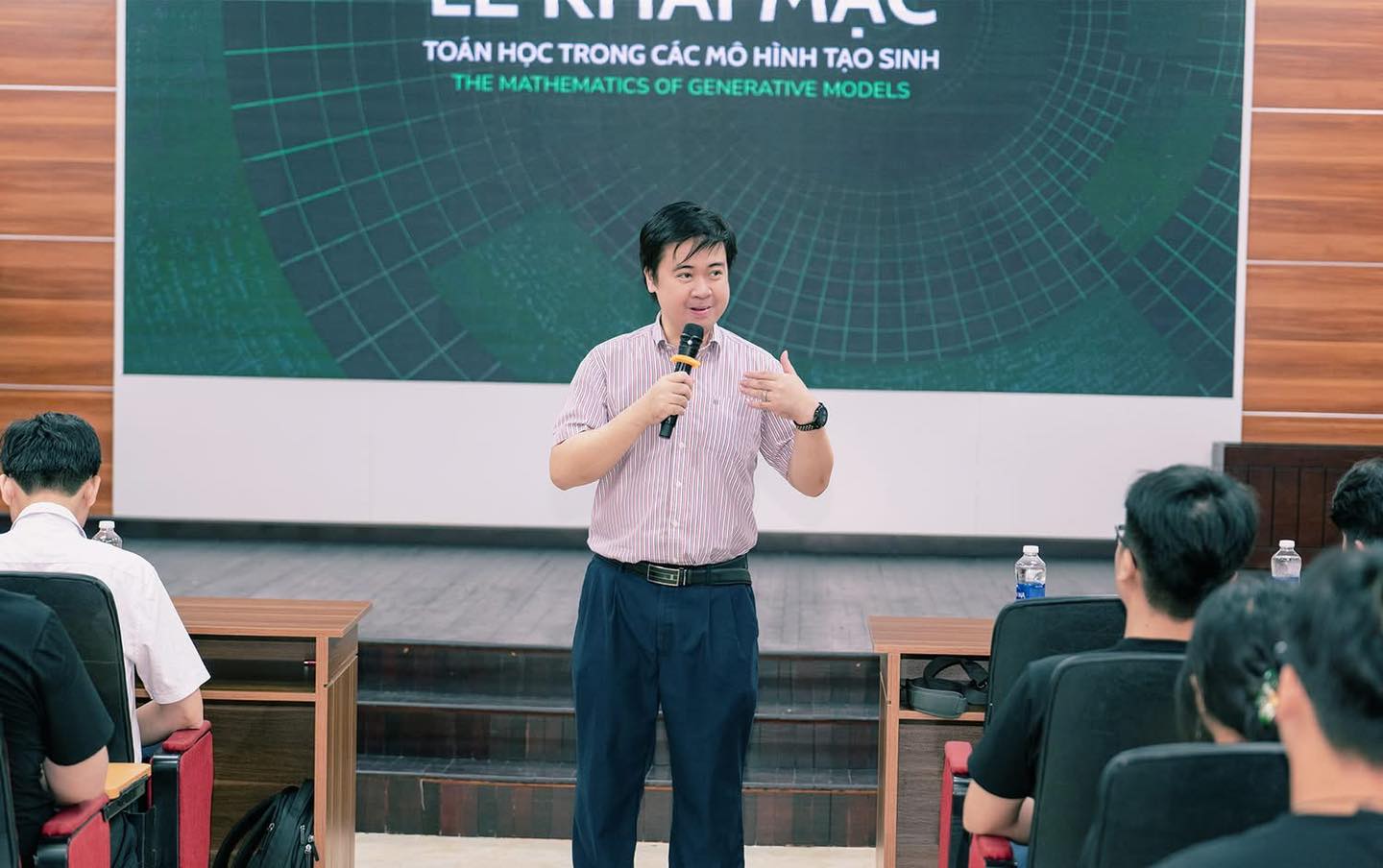 Trại hè nơi các bạn trẻ được các chuyên gia trong ngành trực tiếp hướng dẫn. 