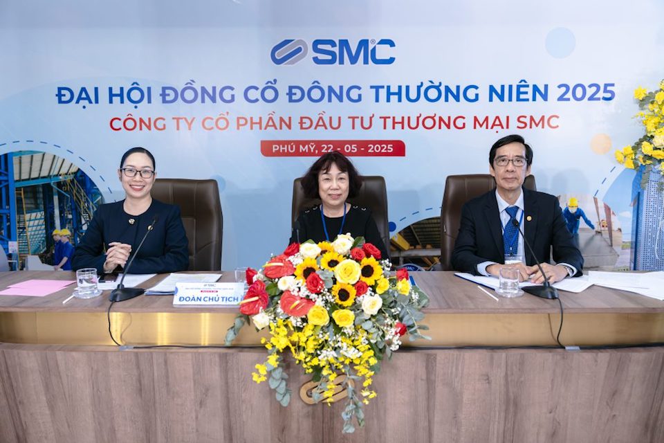 Bà Nguyễn Ngọc Ý Nhi – Phó Chủ Tịch HĐQT SMC (bìa trái) là người bị ông L.H.T tố cáo. 