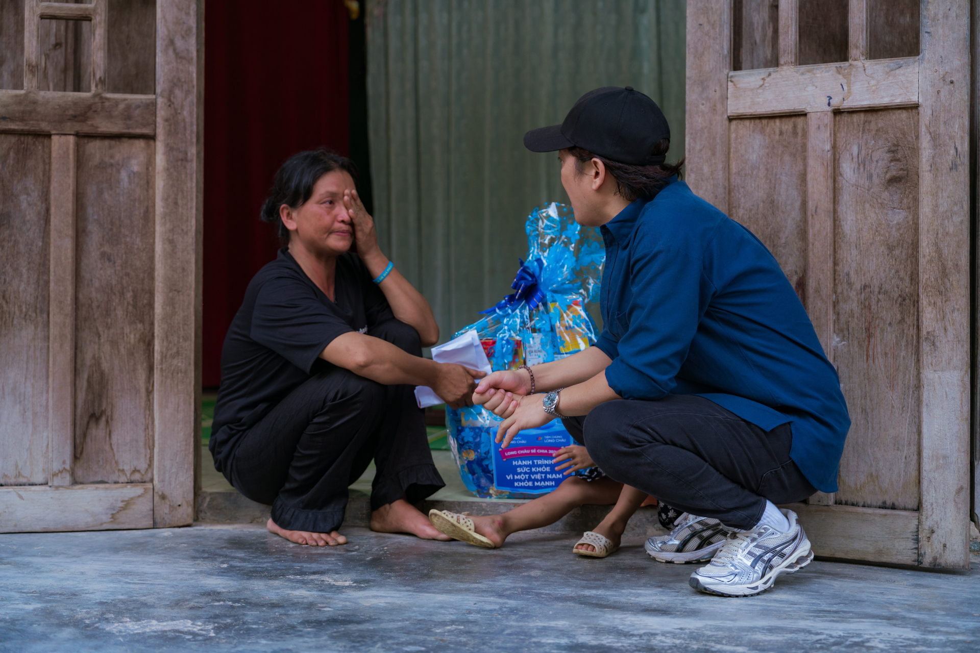Trường Giang đồng hành cùng Long Châu trên hành trình sẻ chia yêu thương tại mảnh đất thân tình - Huế.
