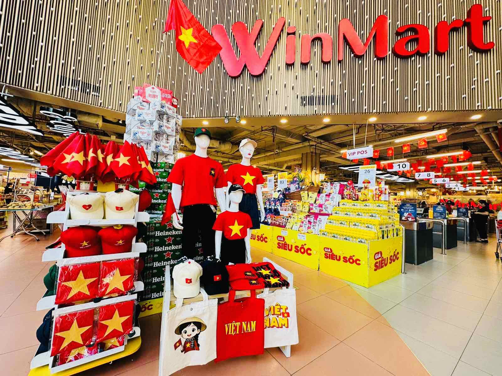 WinMart rực rỡ sắc đỏ sao vàng, mang tinh thần tự hào dân tộc và khuyến mãi siêu hấp dẫn dịp 2_9 (1)