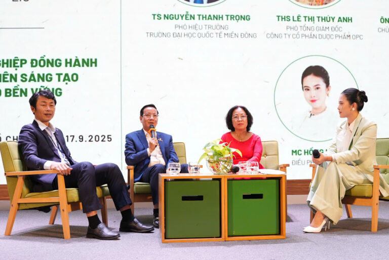 Sinh viên đã có buổi đối thoại và kết nối với các doanh nghiệp. 