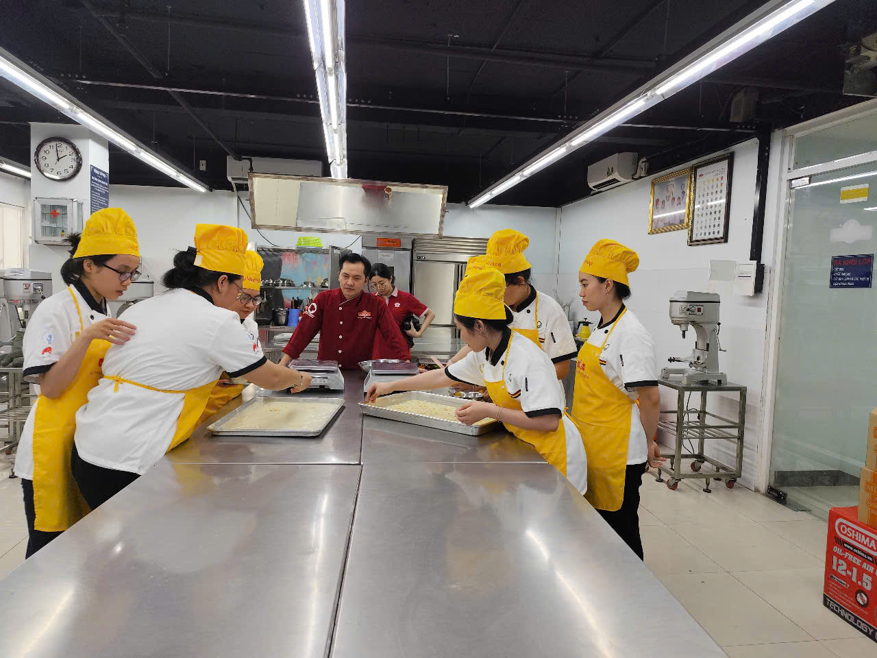 Các bạn trẻ được học và thực hành với đầy đủ cơ sở vật chất hiện đại. 
