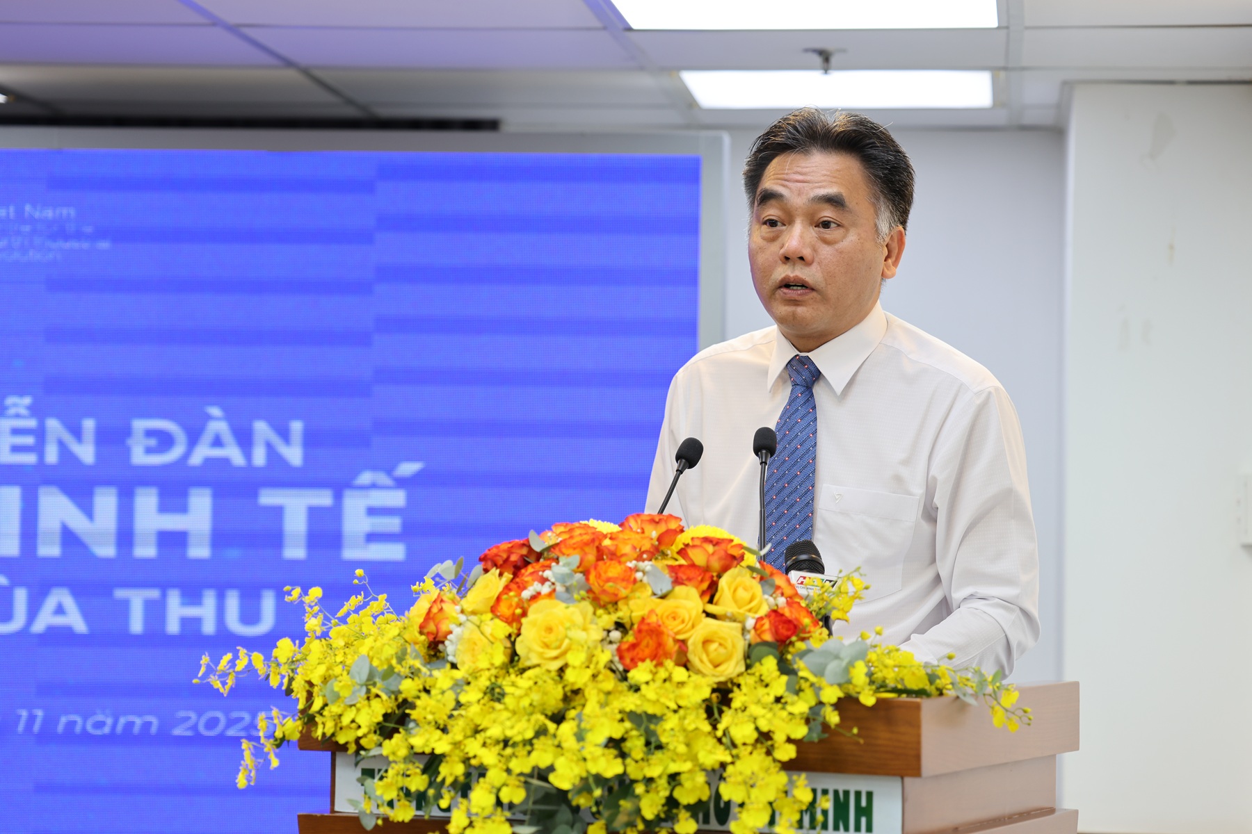 ông Nguyễn Lộc Hà, Phó Chủ tịch UBND TP.HCM chia sẻ thông tin về diễn đàn. 