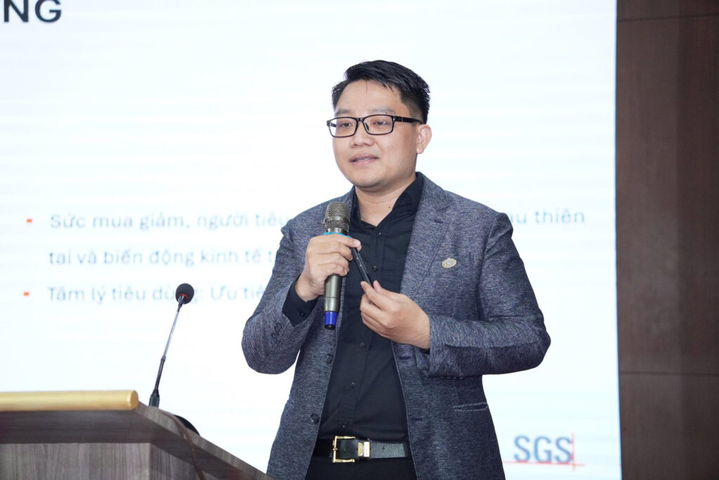 Ông Lâm Hoàng Quân – Chuyên gia đào tạo & Đánh giá trưởng các tiêu chuẩn quốc tế, Tổ chức Chứng nhận – Giám định – Kiểm nghiệm SGS Việt Nam, chia sẻ về “Minh bạch hóa Chất lượng hàng hóa và Vai trò kiểm định”.