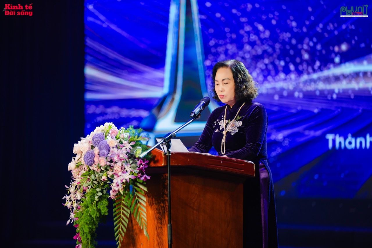 GS.TS Lê Thị Hợp, Chủ tịch Hội Nữ trí thức Việt Nam, phát biểu chỉ đạo tại chương trình.