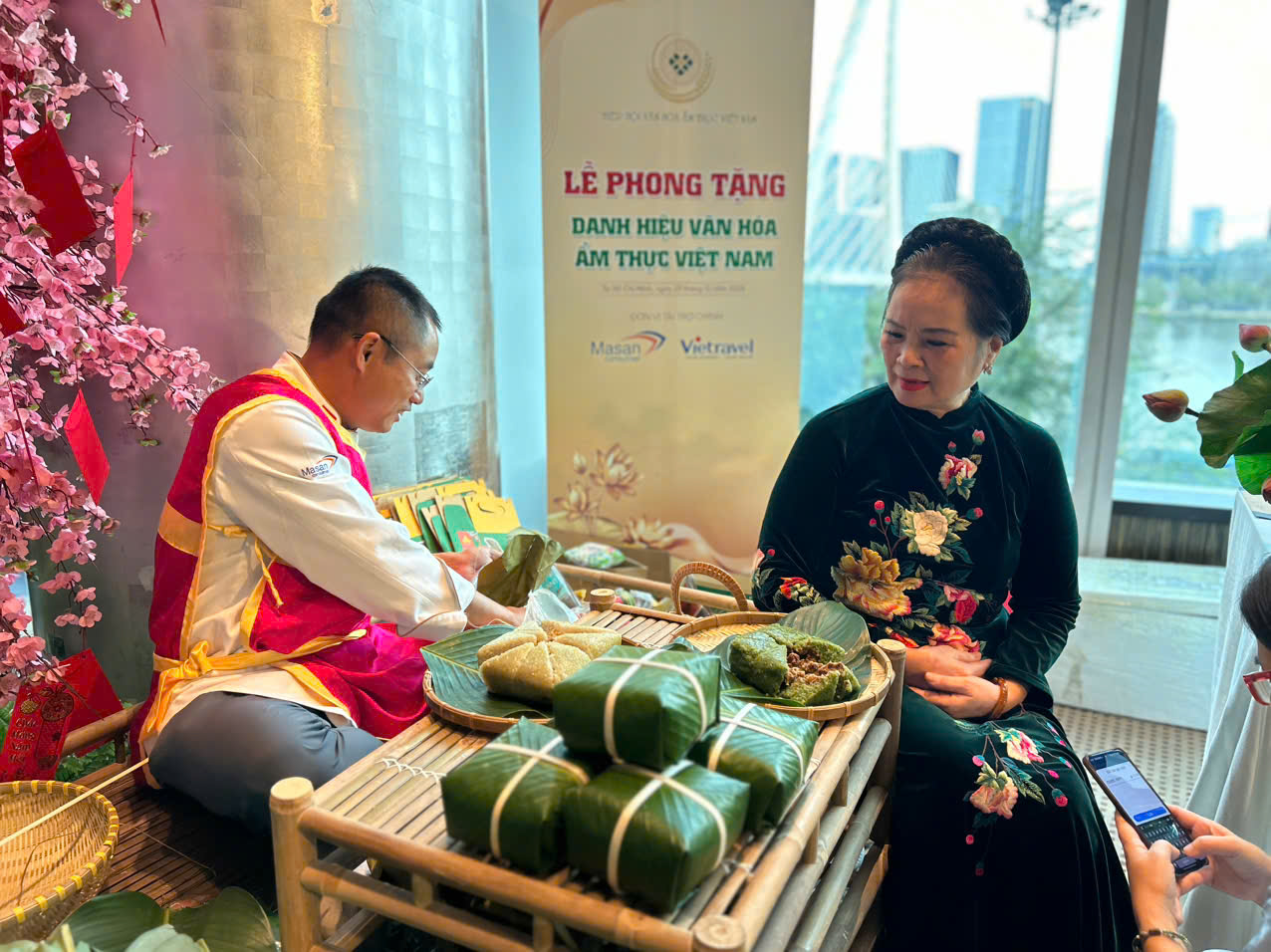 Rất nhiều món ăn truyền thống được giới thiệu tại chương trình. 