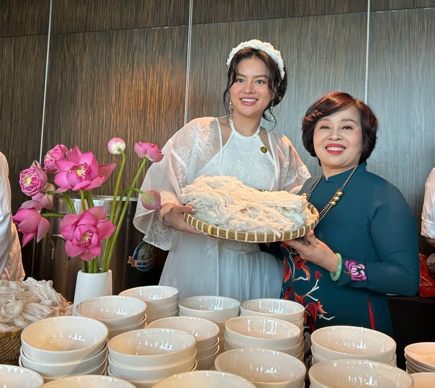 Nghệ nhân Lê Thị Thiết, Chủ tịch Hiệp hội Văn hóa Ẩm thực Ninh Bình người có tâm huyết với phở Việt.