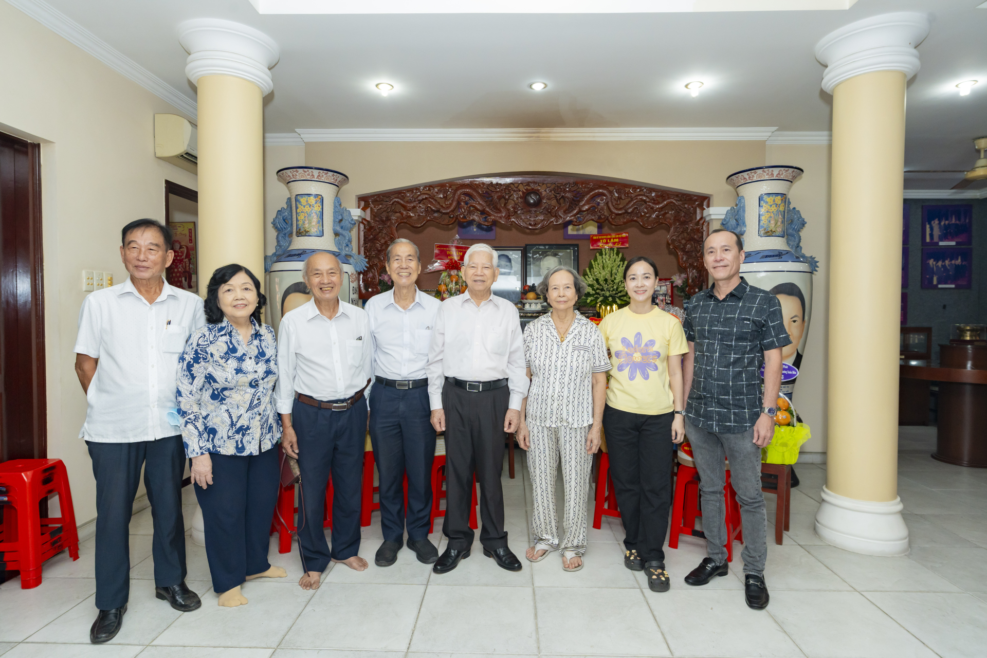 Nguyên Chủ tịch nước Nguyễn Minh Triết (thứ 5 từ trái sang) dự Lễ Giỗ lần thứ 29 Cố Luật sư - Quyền Chủ tịch nước Nguyễn Hữu Thọ.