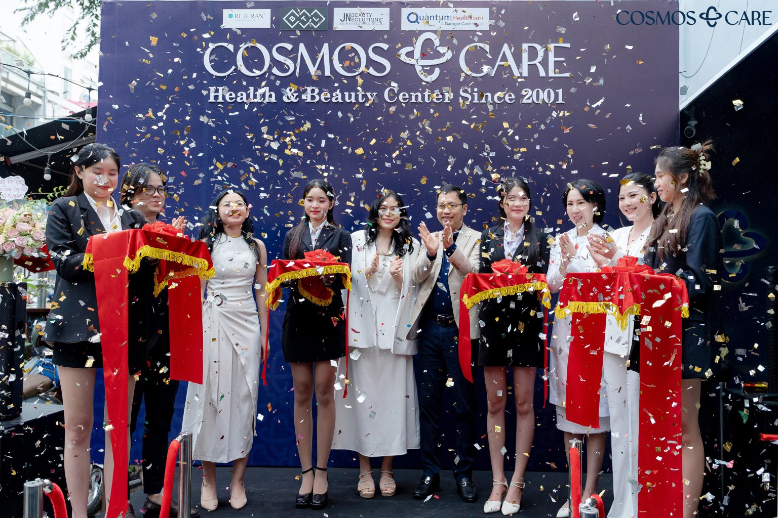 Công ty Cổ phần Cosmoscare (197 Điện Biên Phủ, phường Xuân Hòa) bị xử phạt 90 triệu và đình chỉ 18 tháng.