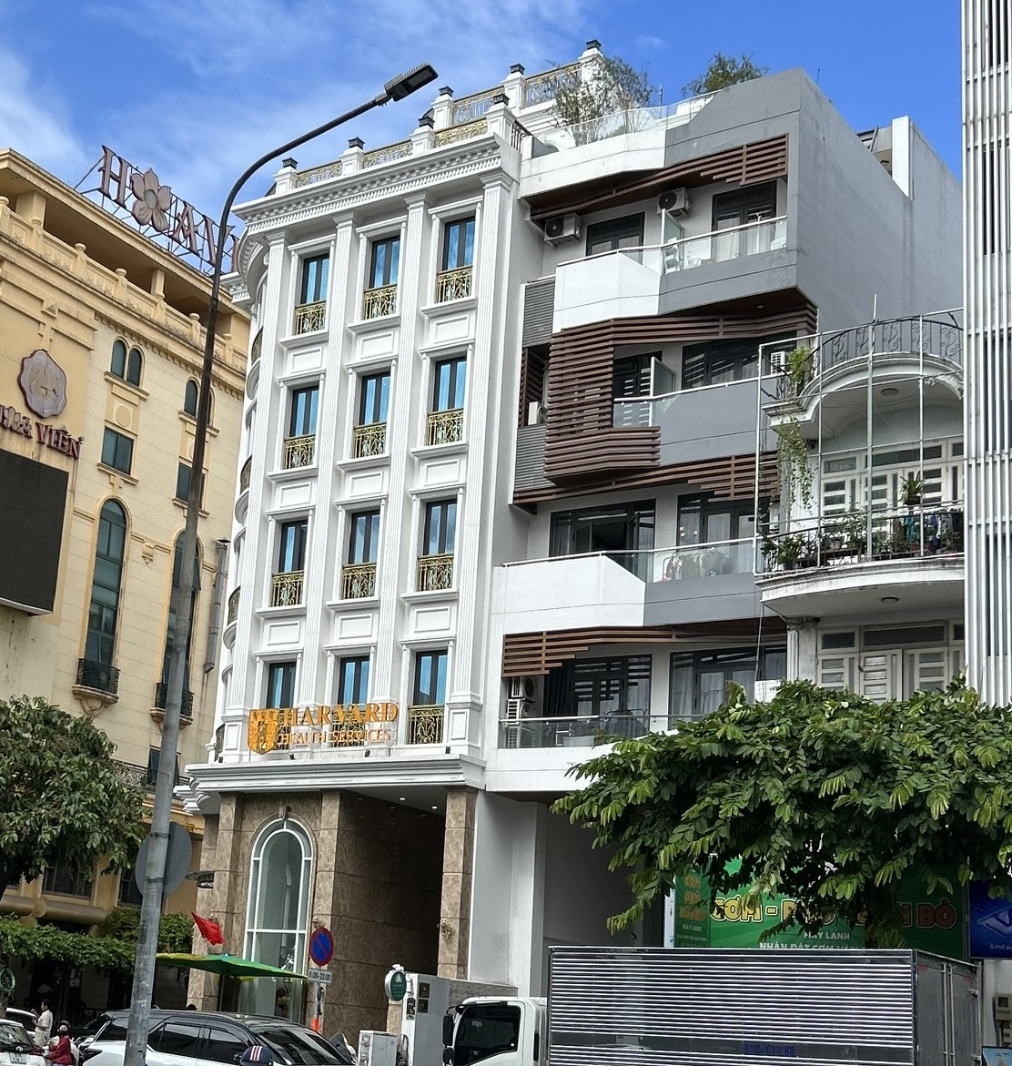 Harvard Medical Care, 12-14 Phổ Quang, phường Tân Sơn Hòa nơi xảy ra sai phạm nghiệm trọng. Ảnh: Cẩm Viên. 