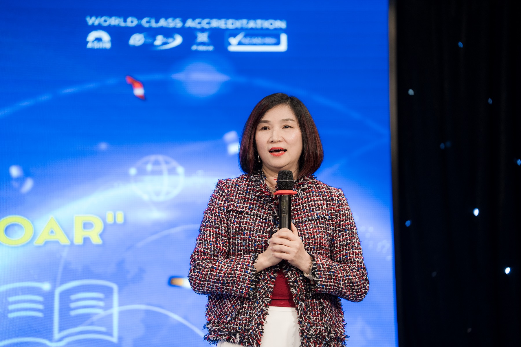 Trong vai trò lãnh đạo bà chưa bao giờ đặt nặng vấn đề giới tính, cơ hội được trao ngang nhau. 