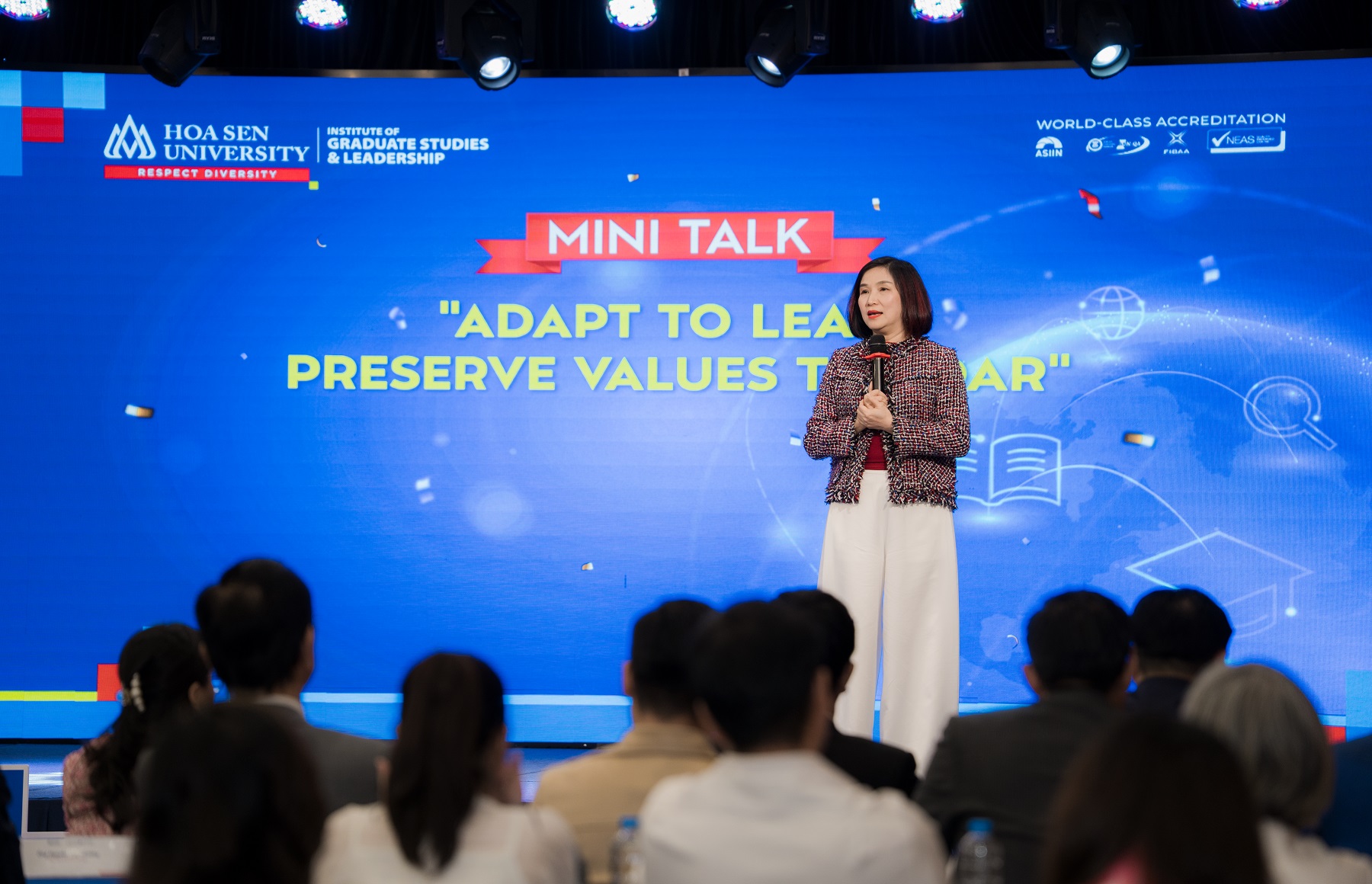 Bà Huỳnh Thị Xuân Liên với tư cách là Phó Chủ tịch Hội Nữ Doanh nhân TP.HCM chia sẻ tại Đại học Hoa Sen. 