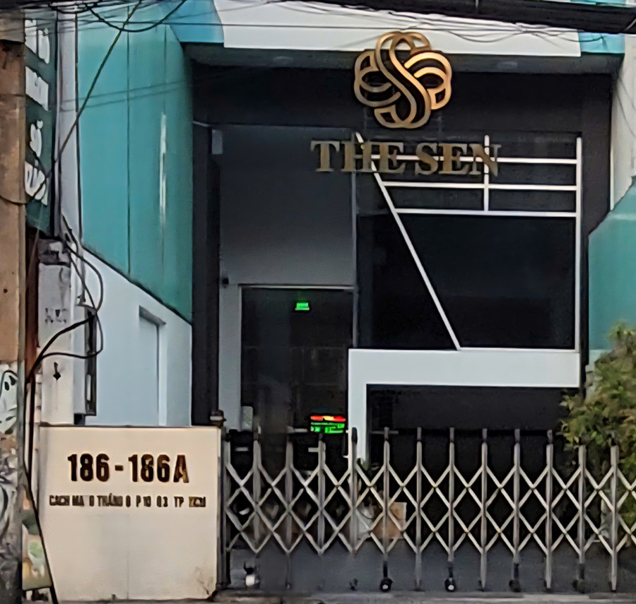 The Sen SG (186–186A Cách Mạng Tháng Tám, phường Nhiêu Lộc) bị đình chỉ 18 tháng.