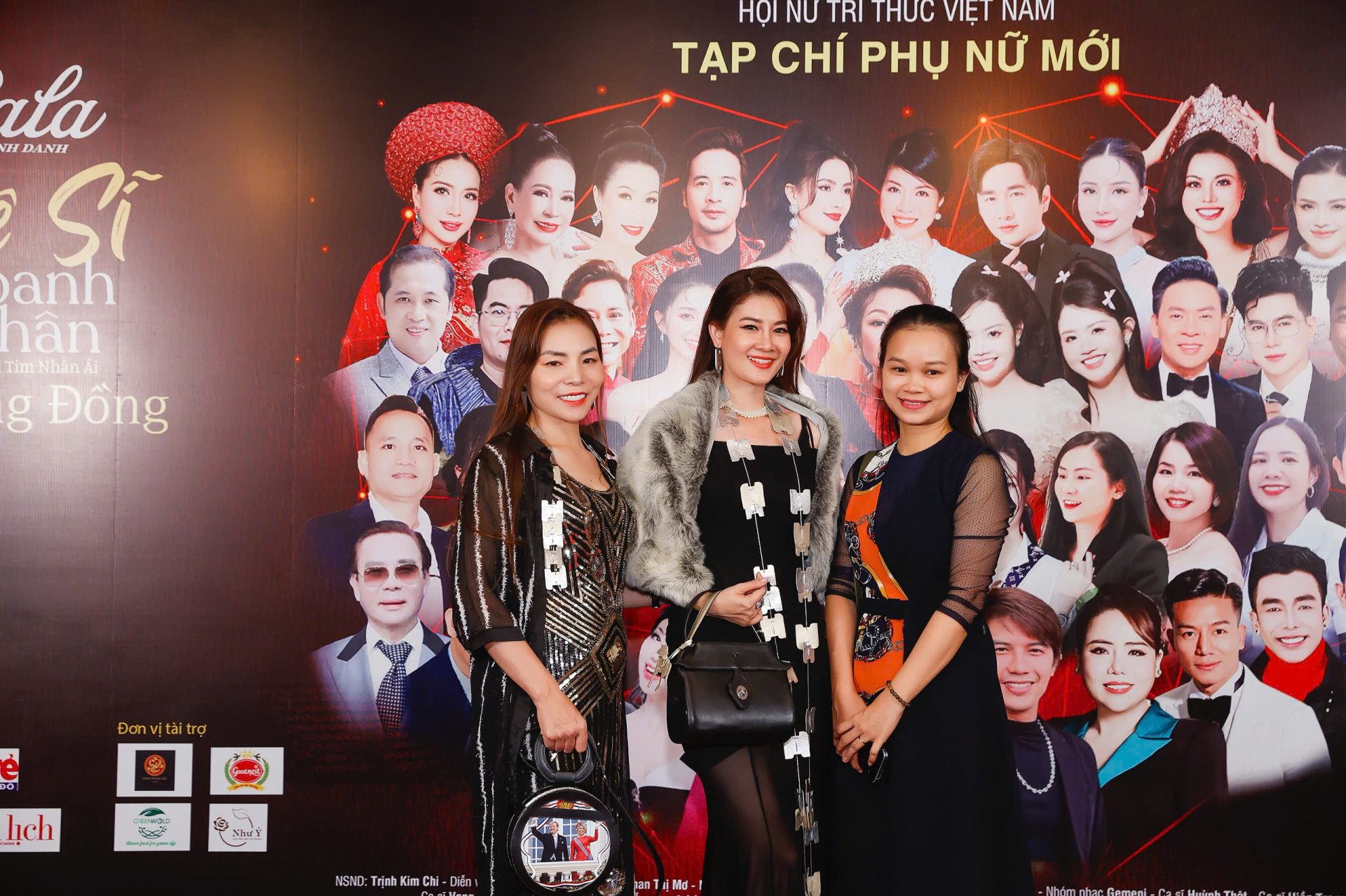 Nhà thiết kế Hiente Nguyen và rất nhiều nghệ sĩ được vinh danh vì hoạt động cộng đồng. 