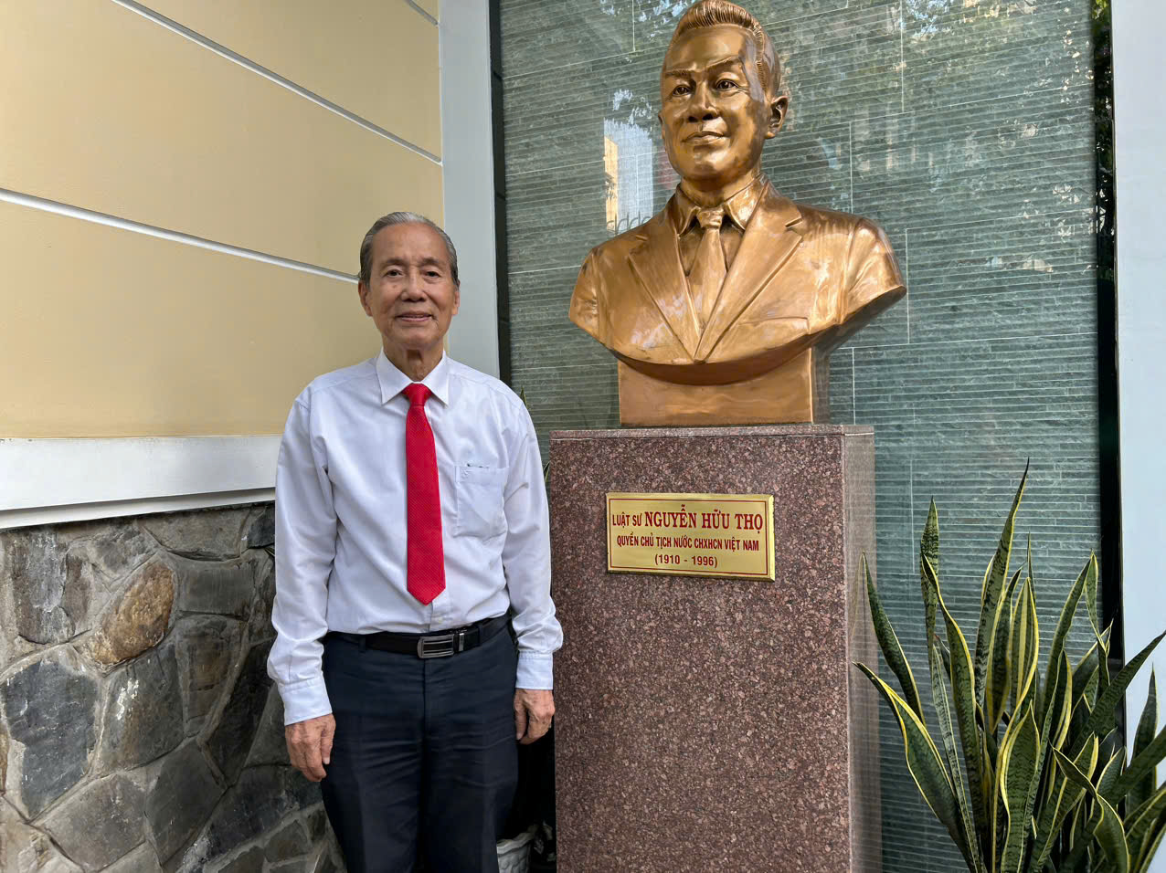 Ông Nguyễn Hữu Châu, con trai trưởng của cố Luật sư Nguyễn Hữu Thọ. Ảnh: Cẩm Viên.