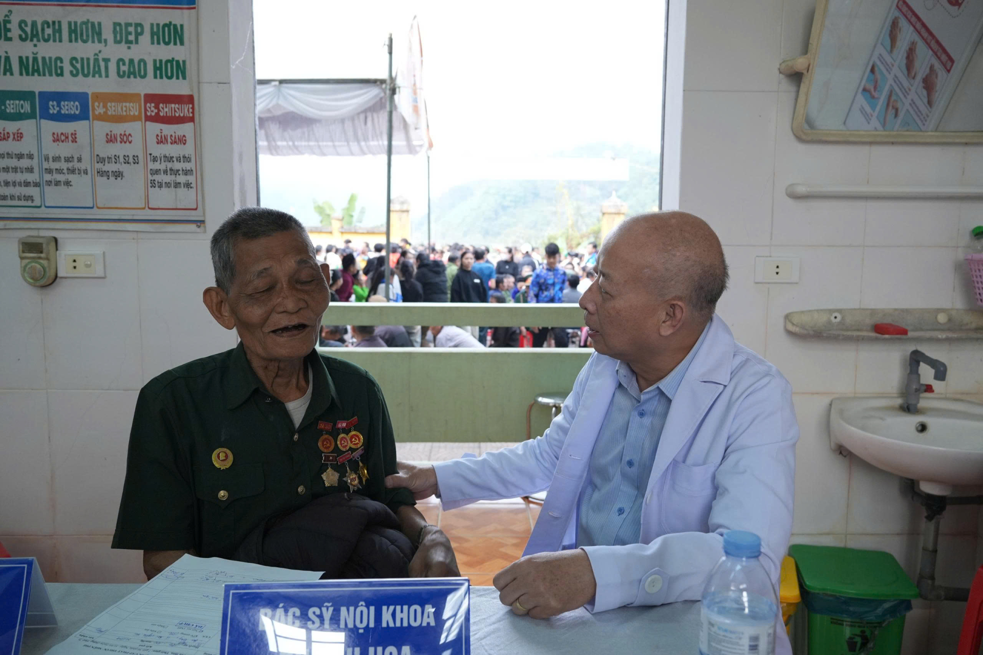 Hoạt động tạo ra sự cảm kích sâu sắc từ phía những người dân tham dự.