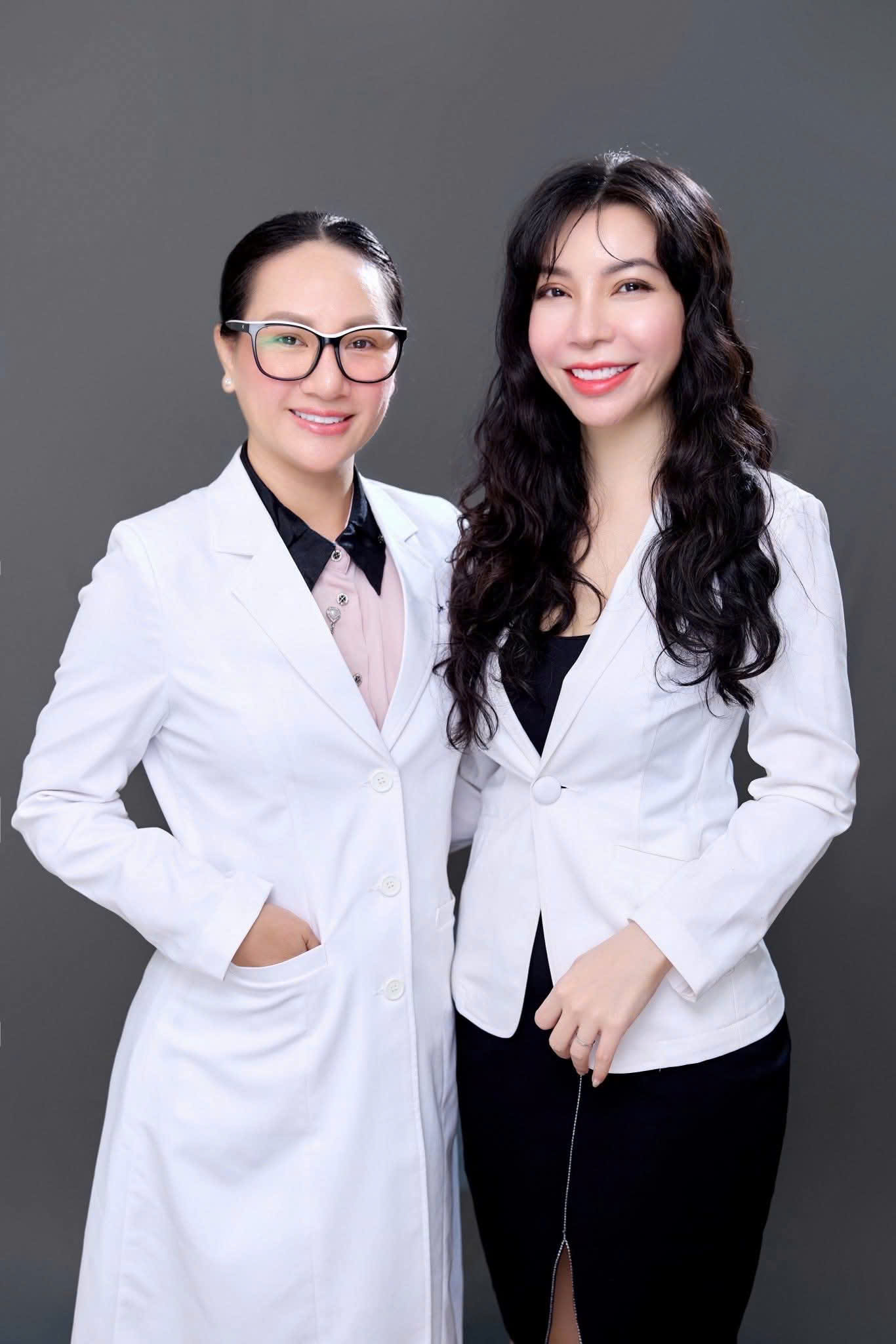 Bác sĩ Annie Nguyễn (bìa trái) người truyền cảm hứng chị Nguyễn Ngọc Linh Châu rẽhướng ngành thẩm mỹ.