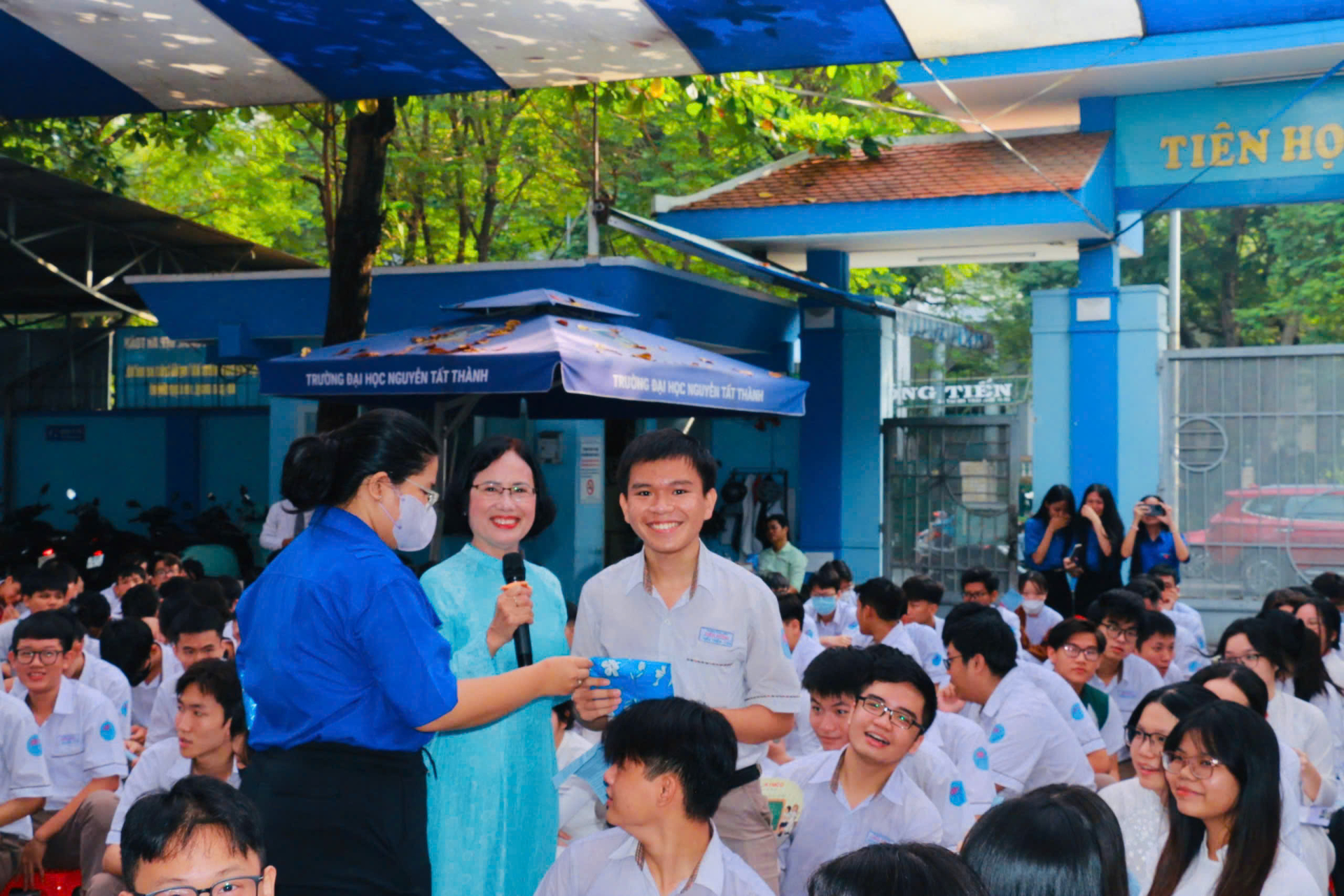 Bà Ung Thị Xuân Hương là người mang rất nhiều chương trình phổ biến pháp luật đến học đường.