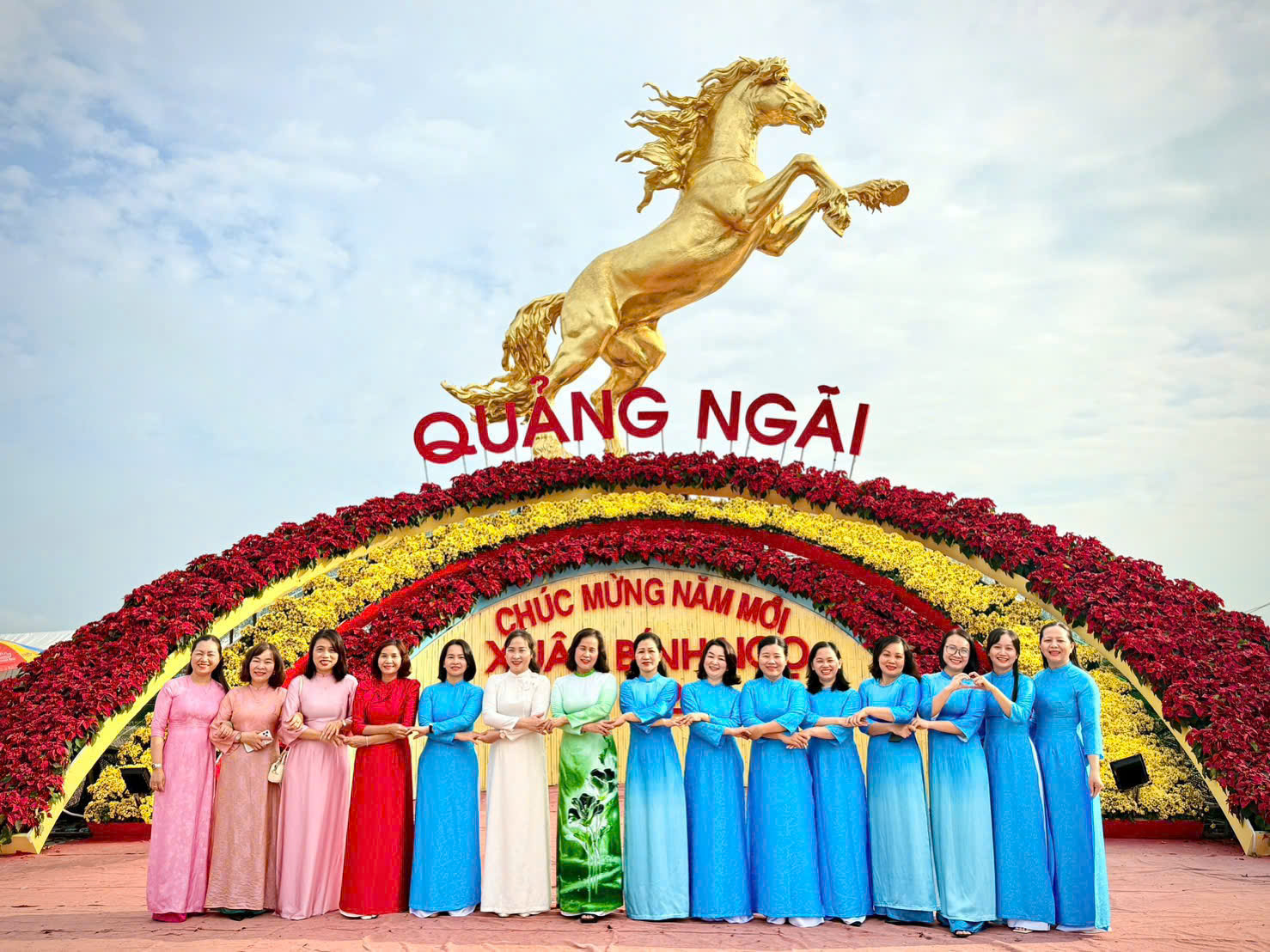 Quảng Ngãi rực rỡ Tuần lễ Áo dài, nữ cán bộ lan tỏa niềm tự hào Việt.