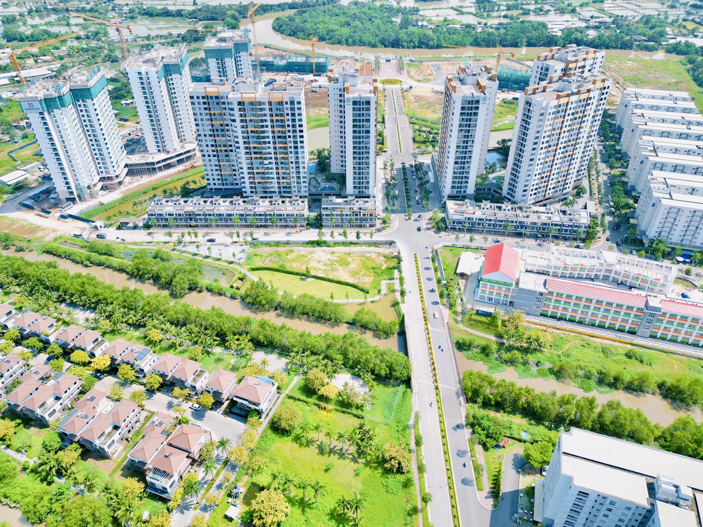 Giá nhà leo thang, nguồn cung hạn chế, bBất động sản vùng ven hút người mua TP.HCM.