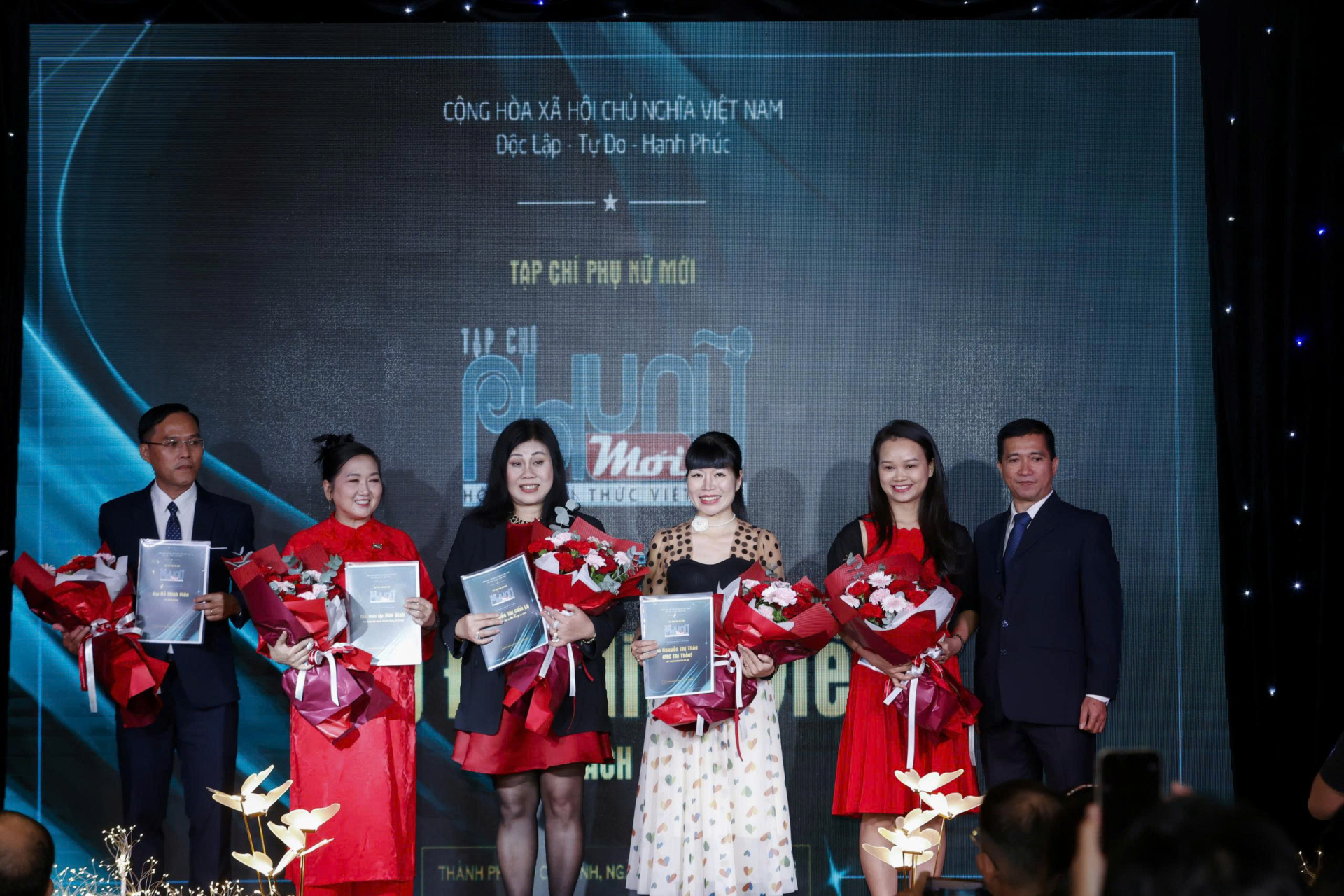 Tạp chí cũng giới thiệu đội ngũ phụ trách các mảng hoạt động tại khu vực phía Nam.