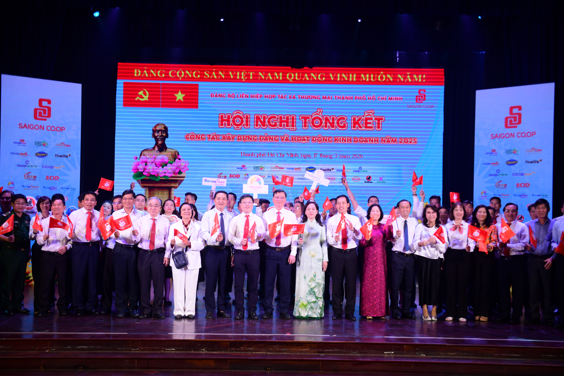 Lãnh đạo TP.HCM, đại diện các sở, ban, ngành cùng Saigon Co.op tại Hội nghị tổng kết, thể hiện quyết tâm thực hiện nhiệm vụ năm 2026.