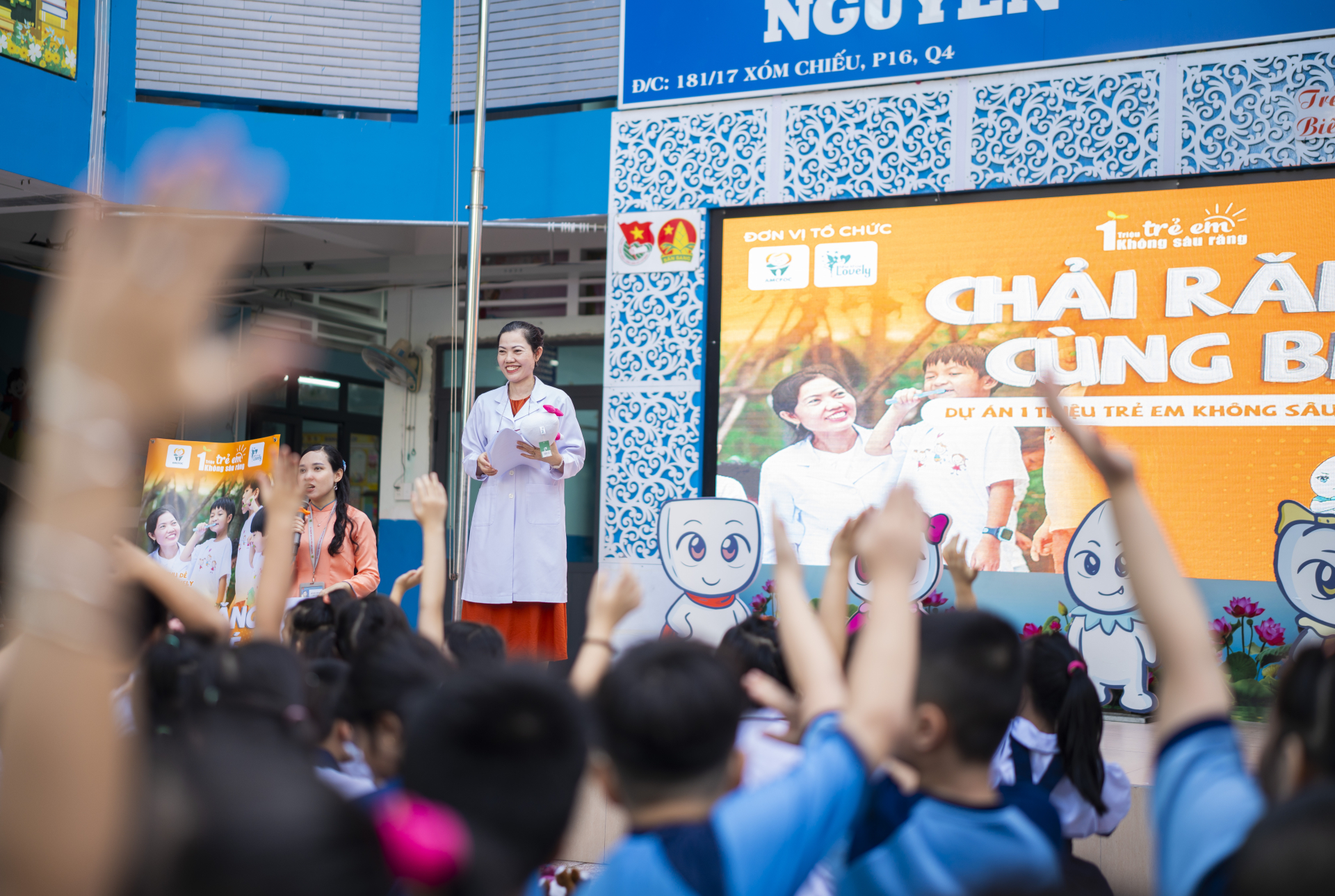 bác sĩ Thu Dễ còn là tác giả của nhiều cuốn truyện tranh giáo dục răng miệng dành cho trẻ nhỏ và thực hiện dự án 1 triệu trẻ em không sâu răng.