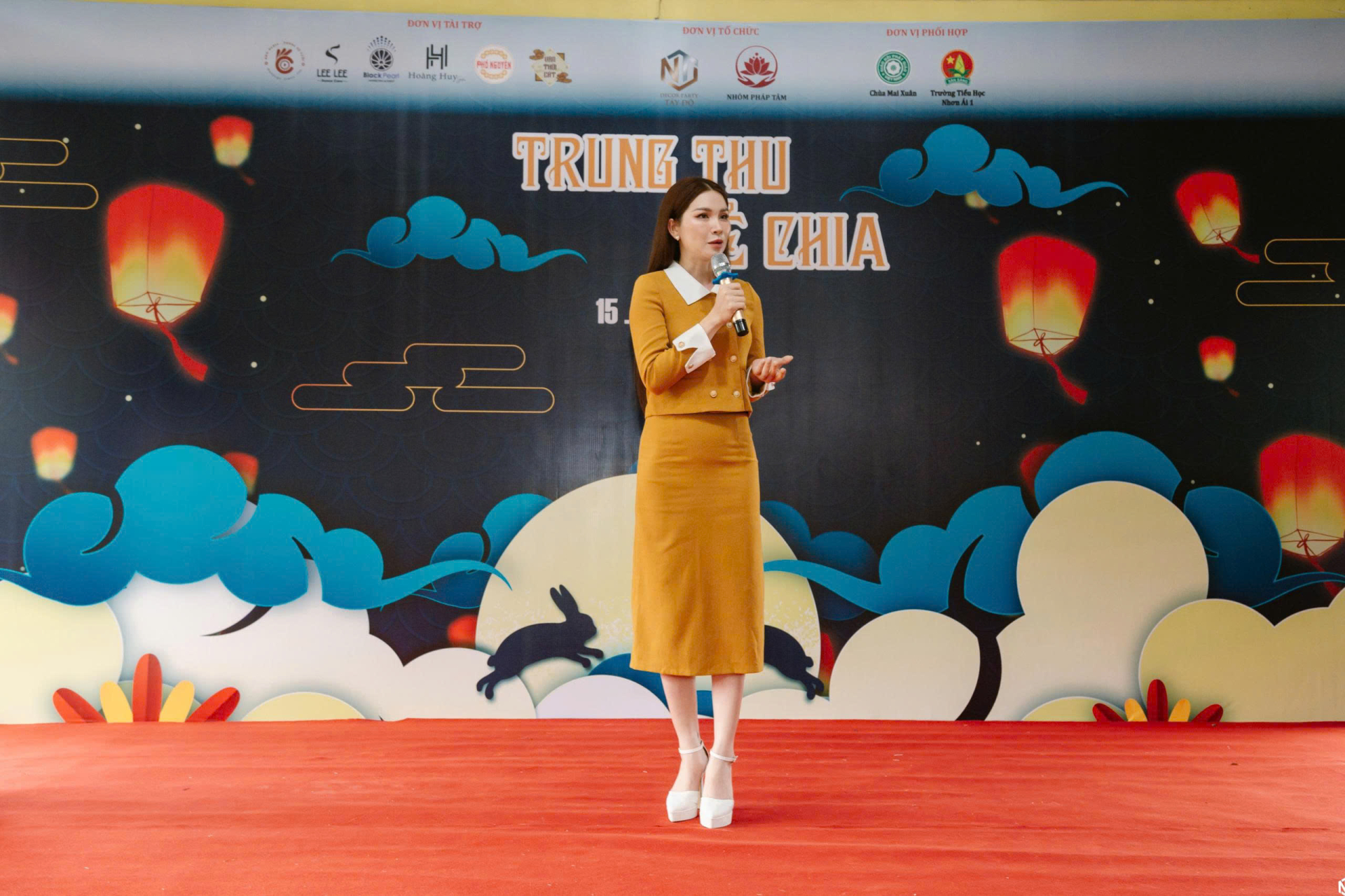 Hoa hậu Hà Bích Ngọc còn là một MC duyên dáng. 