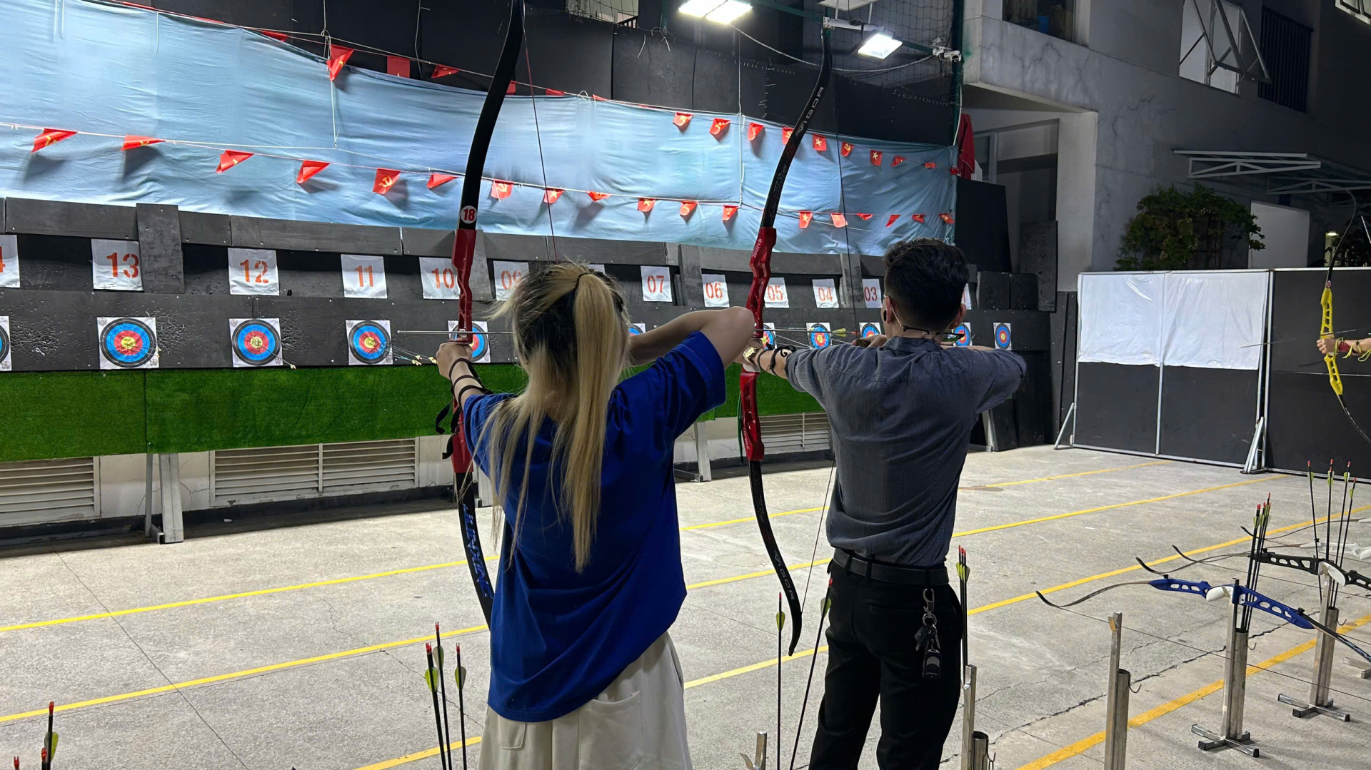 Bắn cung là môn thể thao có thể chơi một mình hoặc nhiều người. Ảnh: Cẩm Viên.