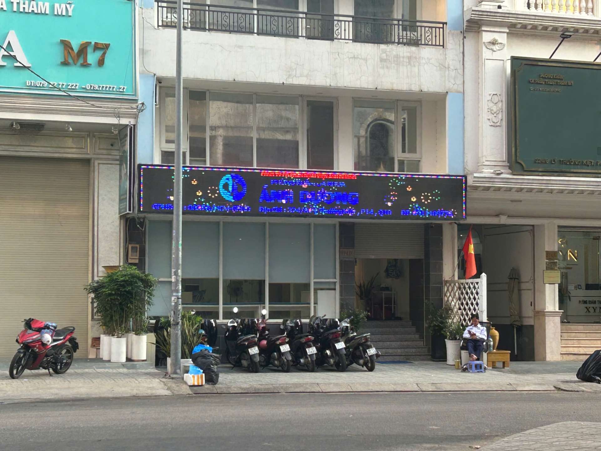 Hình ảnh Phòng khám đa khoa Ánh Dương ghi nhận 3/4 sau quyết định xử phạt đình chỉ 3 tháng của Sở y tế TP.HCM. Ảnh: Cẩm Viên. 