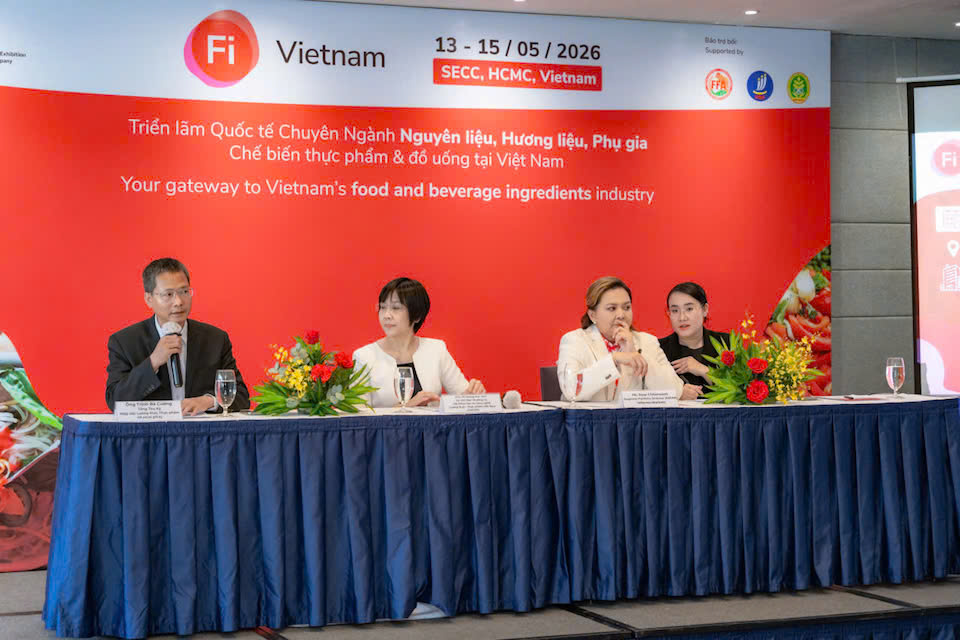 Theo PGS.TS Hoàng Kim Anh – Ủy viên Ban thường vụ Hội Khoa học và Công nghệ thực phẩm Việt Nam doanh nghiệp cần chuyển từ cạnh tranh giá sang tạo giá trị gia tăng cho sản phẩm. Ảnh: BTC.