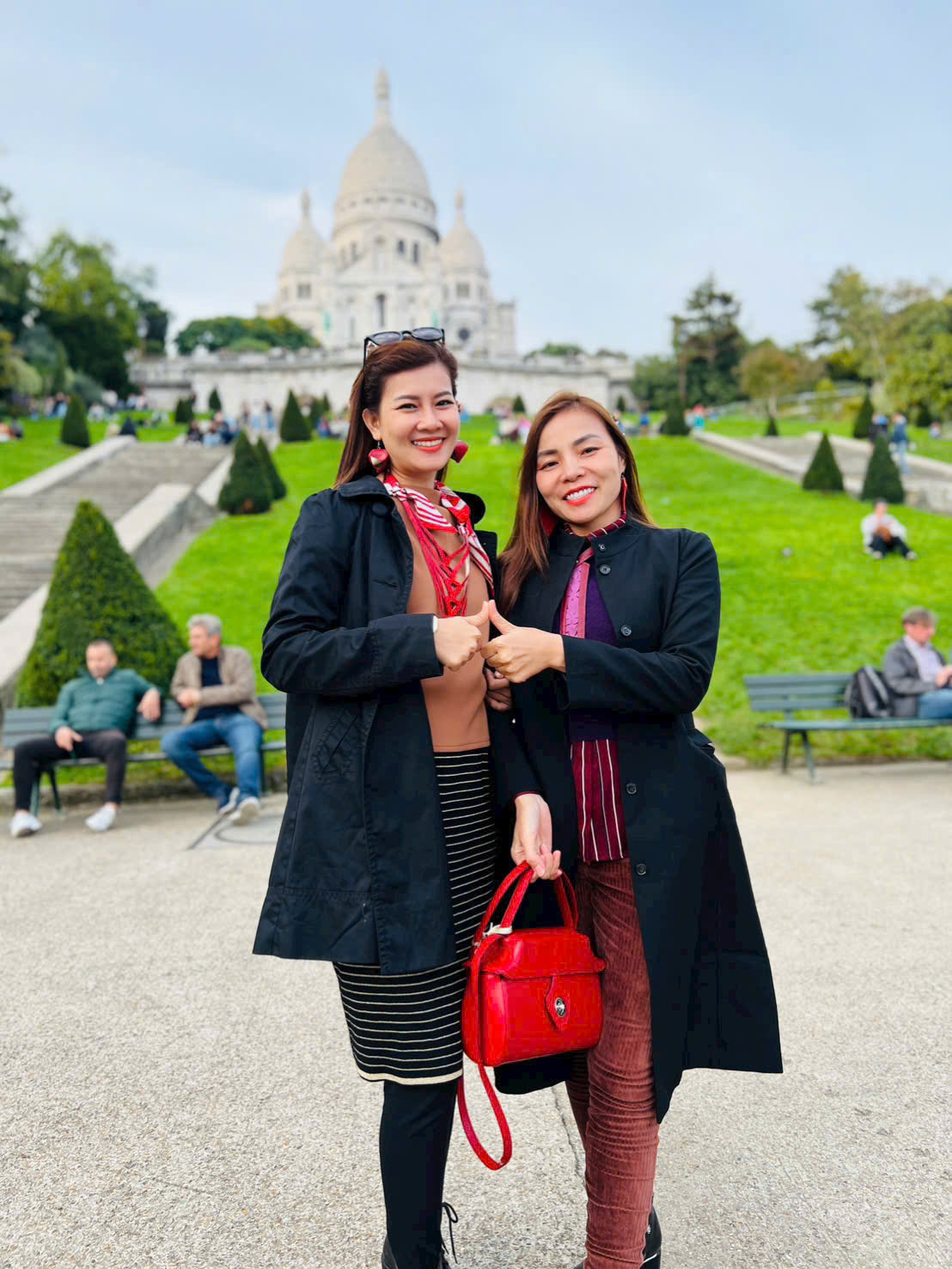 Á hậu Vũ Tuyết Nhi và NTK Hiente Nguyen.