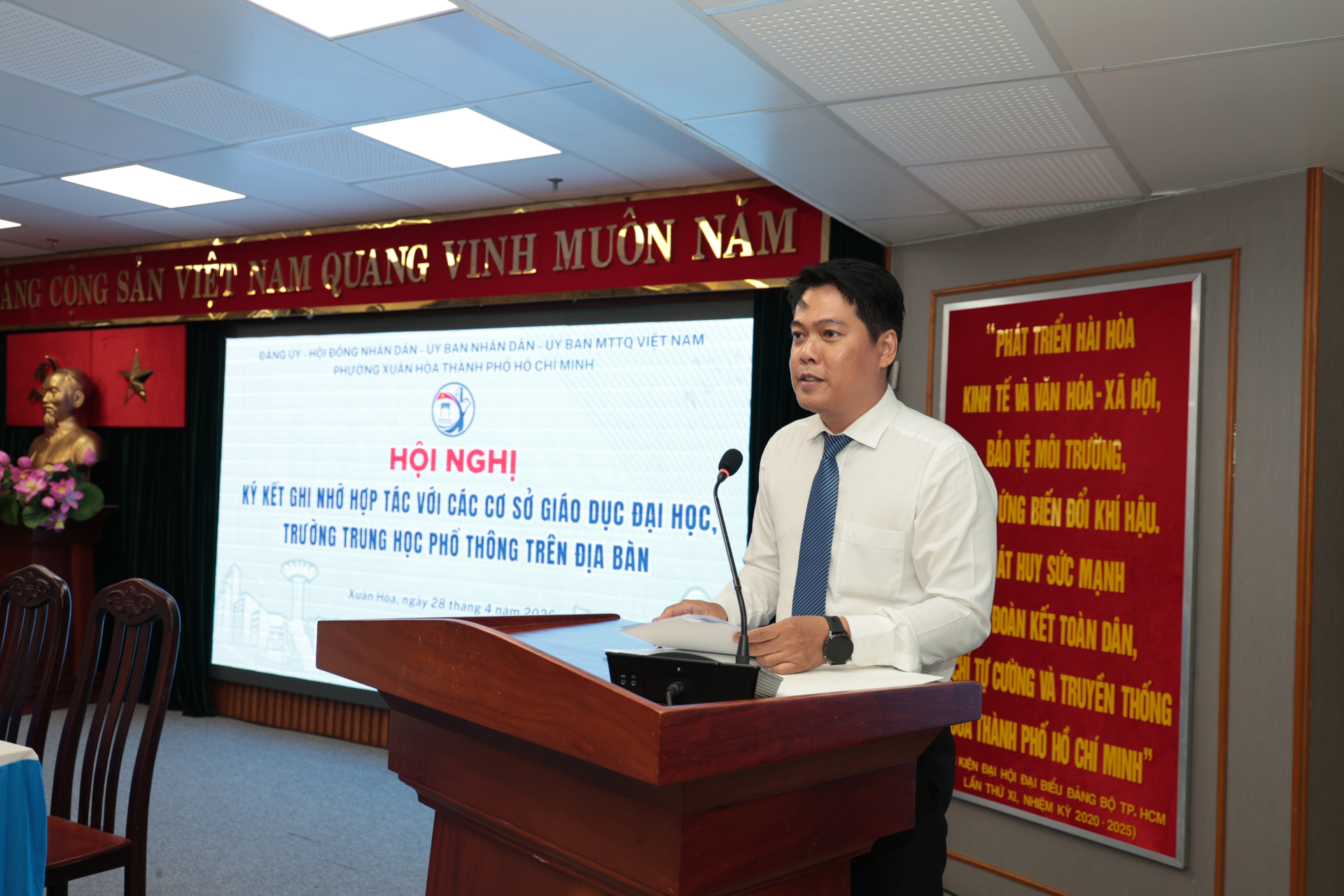 Chủ tịch UBND phường Xuân Hòa Nguyễn Hùng Hậu phát biểu tại hội nghị.