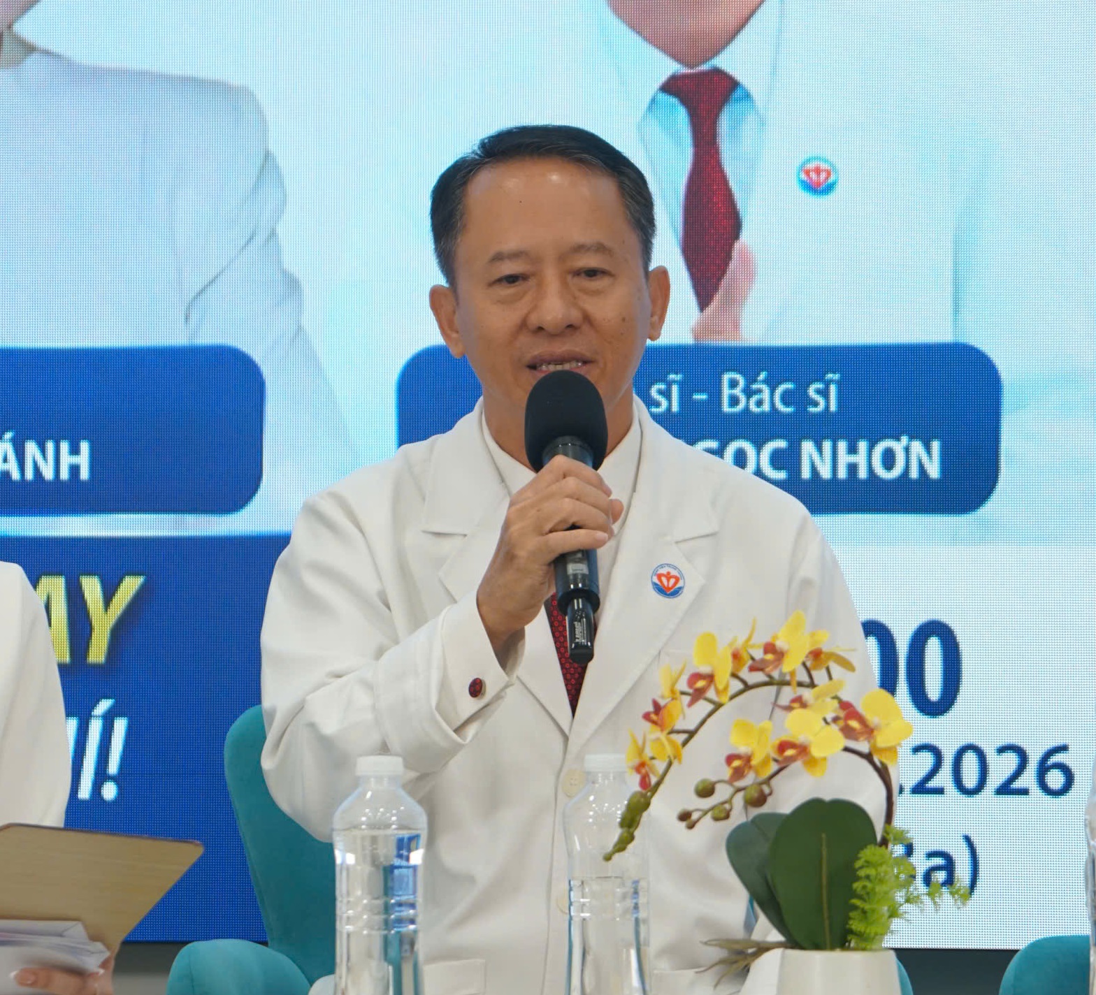 Theo TS. BS Nguyễn Ngọc Nhơn trong thẩm mỹ biến chứng có thể xảy ra bất cứ khi nào nhất là ở những cơ sở không an toàn. Ảnh: Viên Đỗ. 