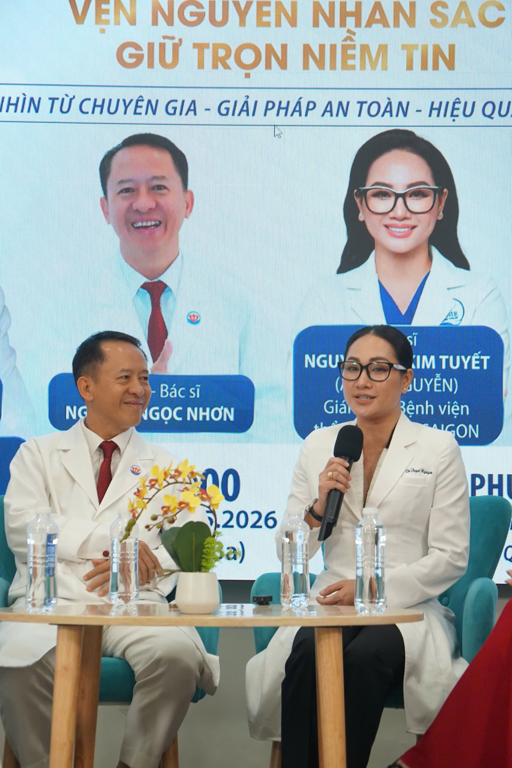 Bác sĩ Nguyễn Thị Kim Tuyết (Annie Nguyễn) - Giám đốc Bệnh viện Thẩm mỹ ASIA SAIGON chia sẻ tại chương trình. Ảnh: Viên Đỗ. 