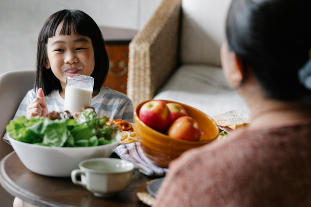 Chọn đúng loại sữa chất lượng cho gia đình luôn là mối quan tâm hàng đầu của nhiều người Việt. Ảnh: Pexels