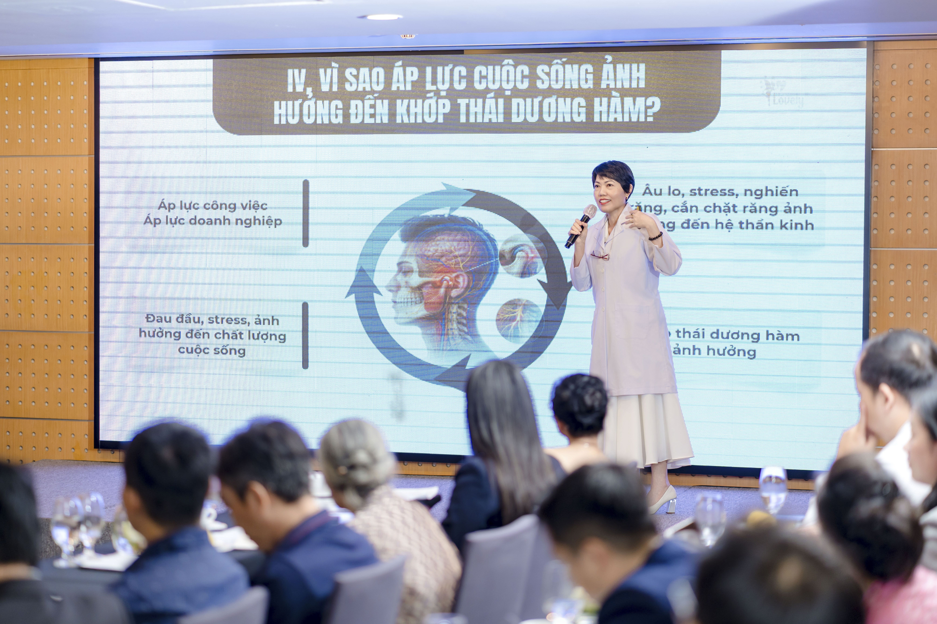 Bác sĩ Nguyễn Thị Dễ - CEO Nha khoa Lovely chia sẻ về căn bệnh khớp thái dương hàm.